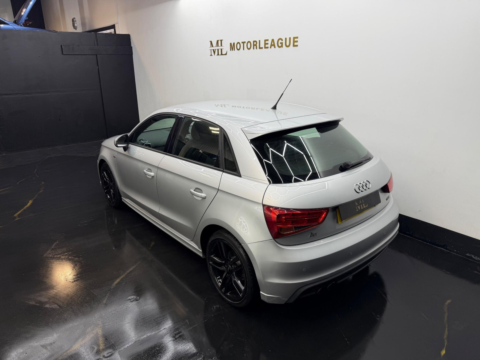 
                                                Voiture
                                                 Audi A1 1.4 TFSI S line Sportback S Tronic Euro 5 (s/s) 5dr