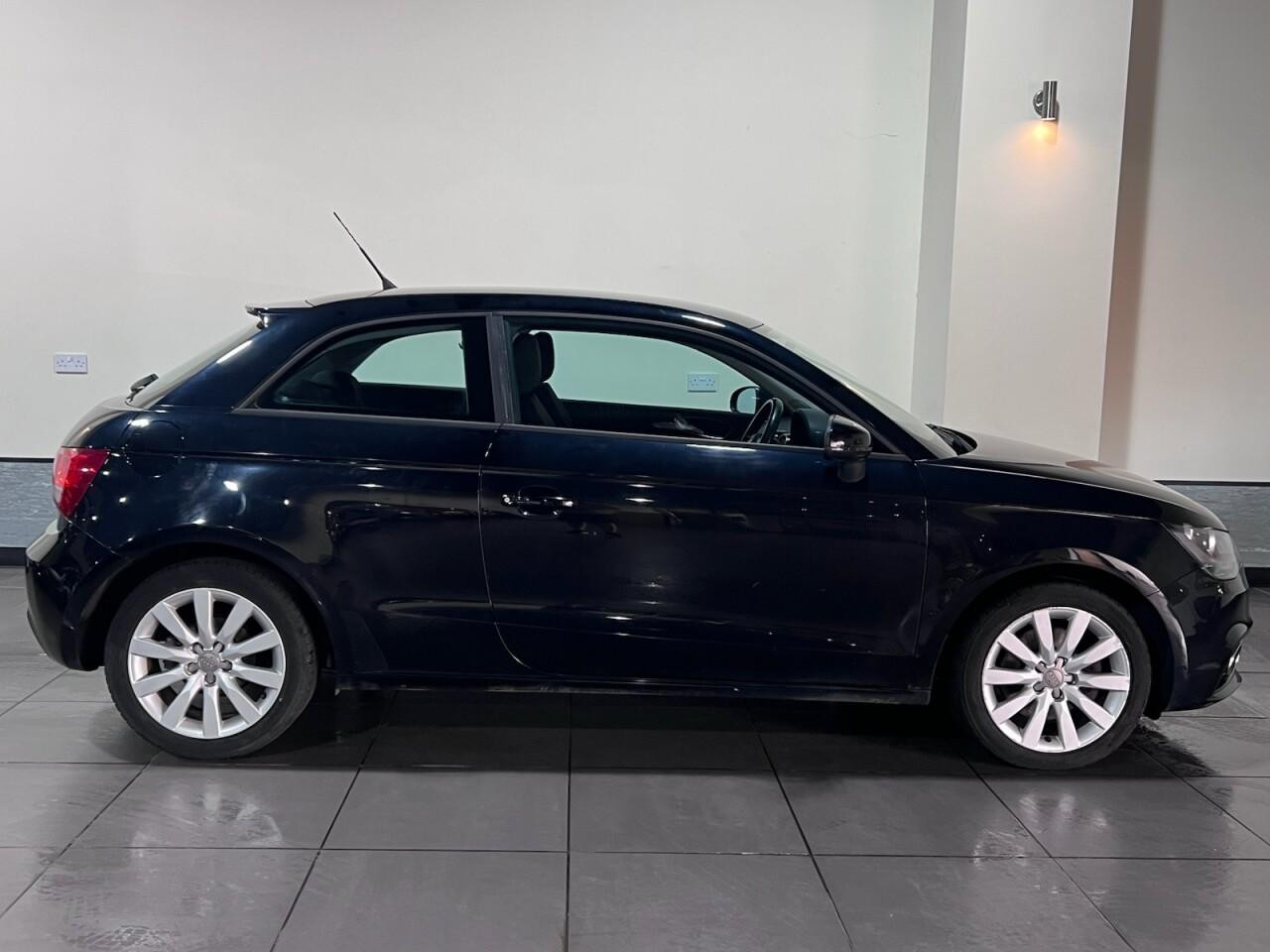 
                                                Voiture
                                                 Audi A1 1.4 TFSI Sport Hatchback 3dr Petrol Manual Euro 5 (s/s) (122 ps)