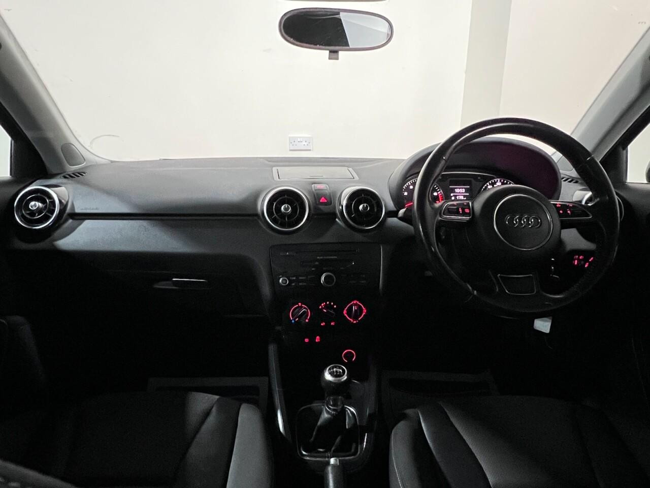 
                                                Voiture
                                                 Audi A1 1.4 TFSI Sport Hatchback 3dr Petrol Manual Euro 5 (s/s) (122 ps)