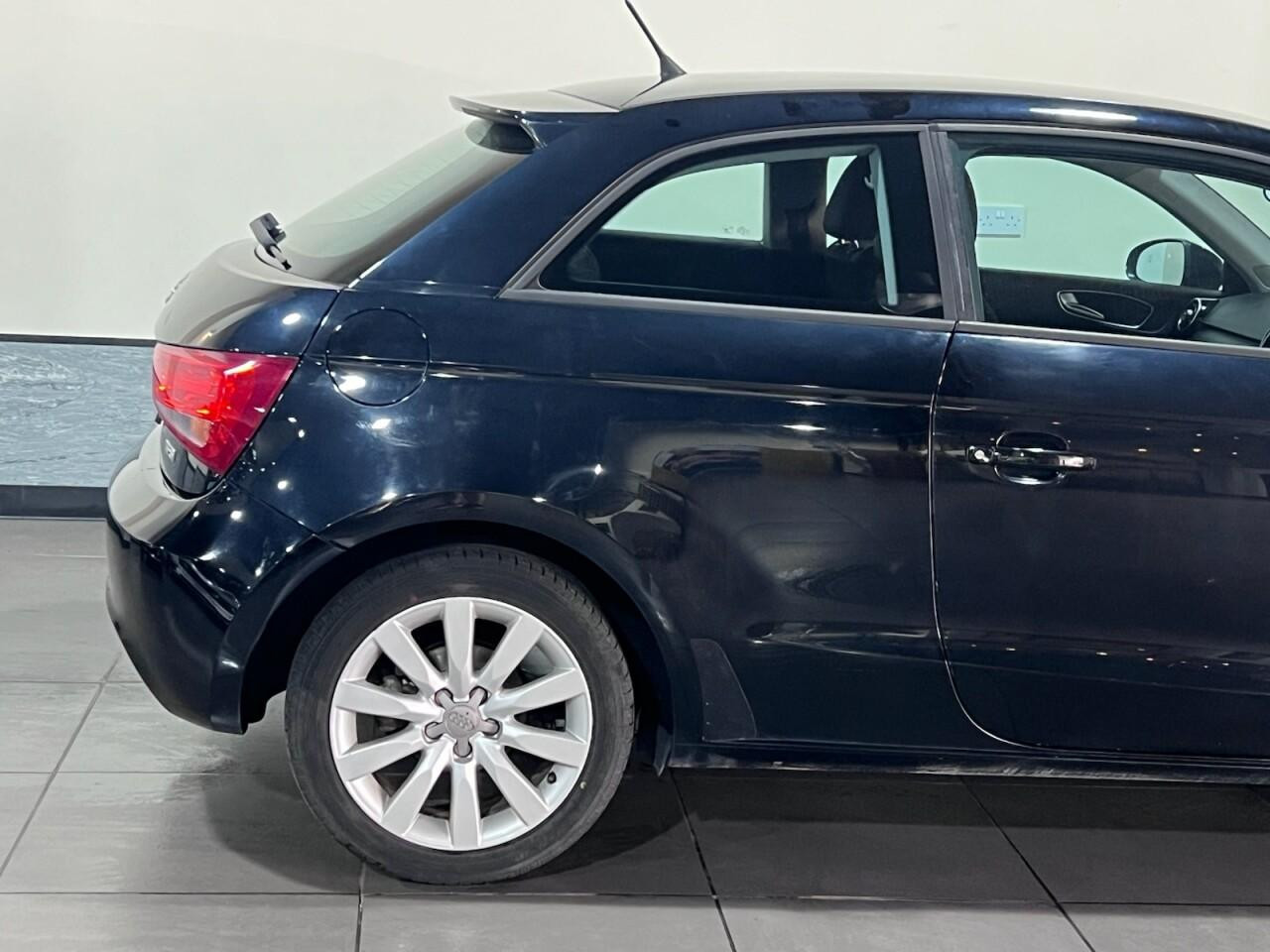 
                                                Voiture
                                                 Audi A1 1.4 TFSI Sport Hatchback 3dr Petrol Manual Euro 5 (s/s) (122 ps)