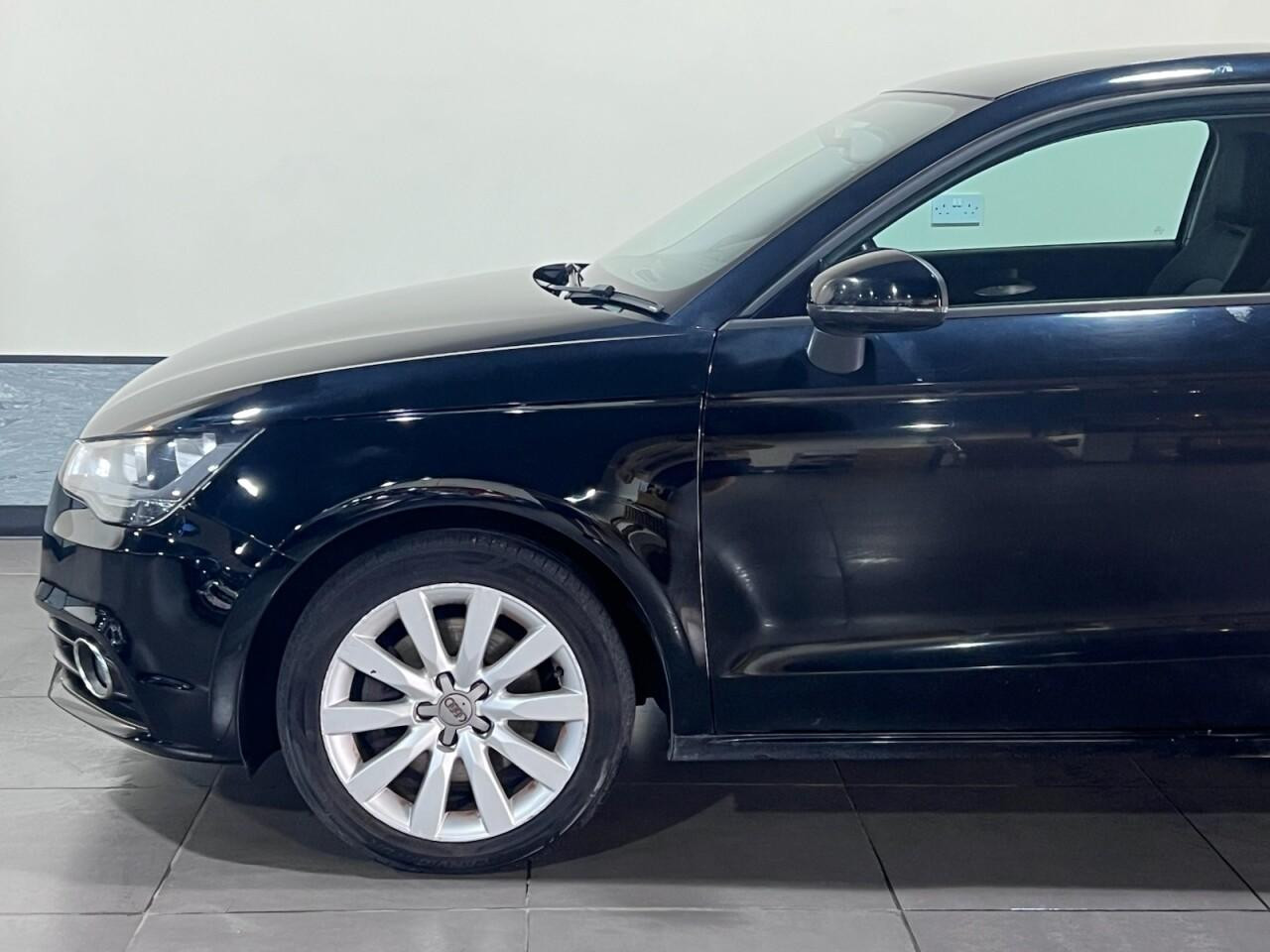 
                                                Voiture
                                                 Audi A1 1.4 TFSI Sport Hatchback 3dr Petrol Manual Euro 5 (s/s) (122 ps)