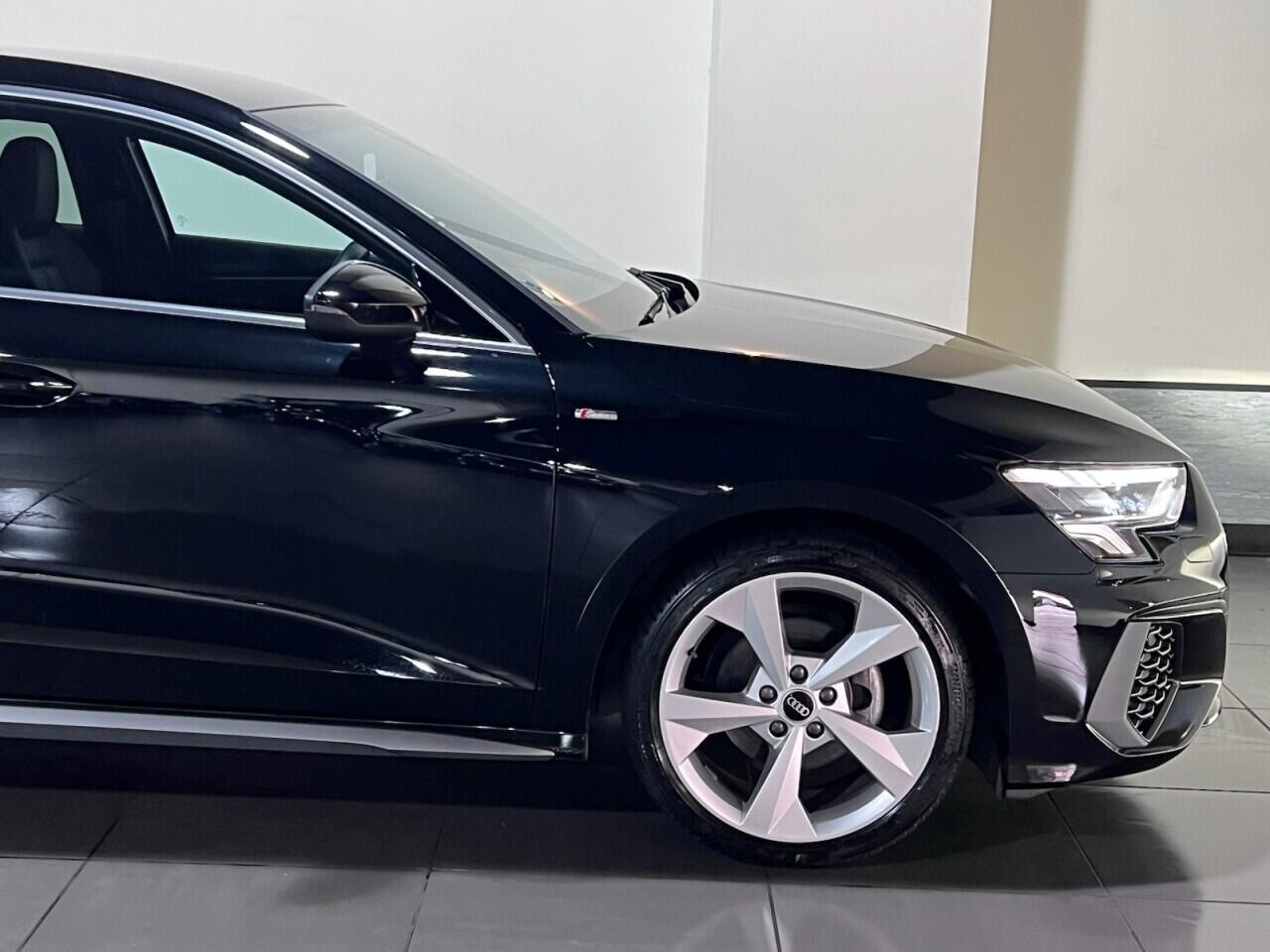 Voiture
                                                 Audi A3 1.5 TFSI 35 S line Sportback 5dr Petrol Manual Euro 6 (s/s) (150 ps)