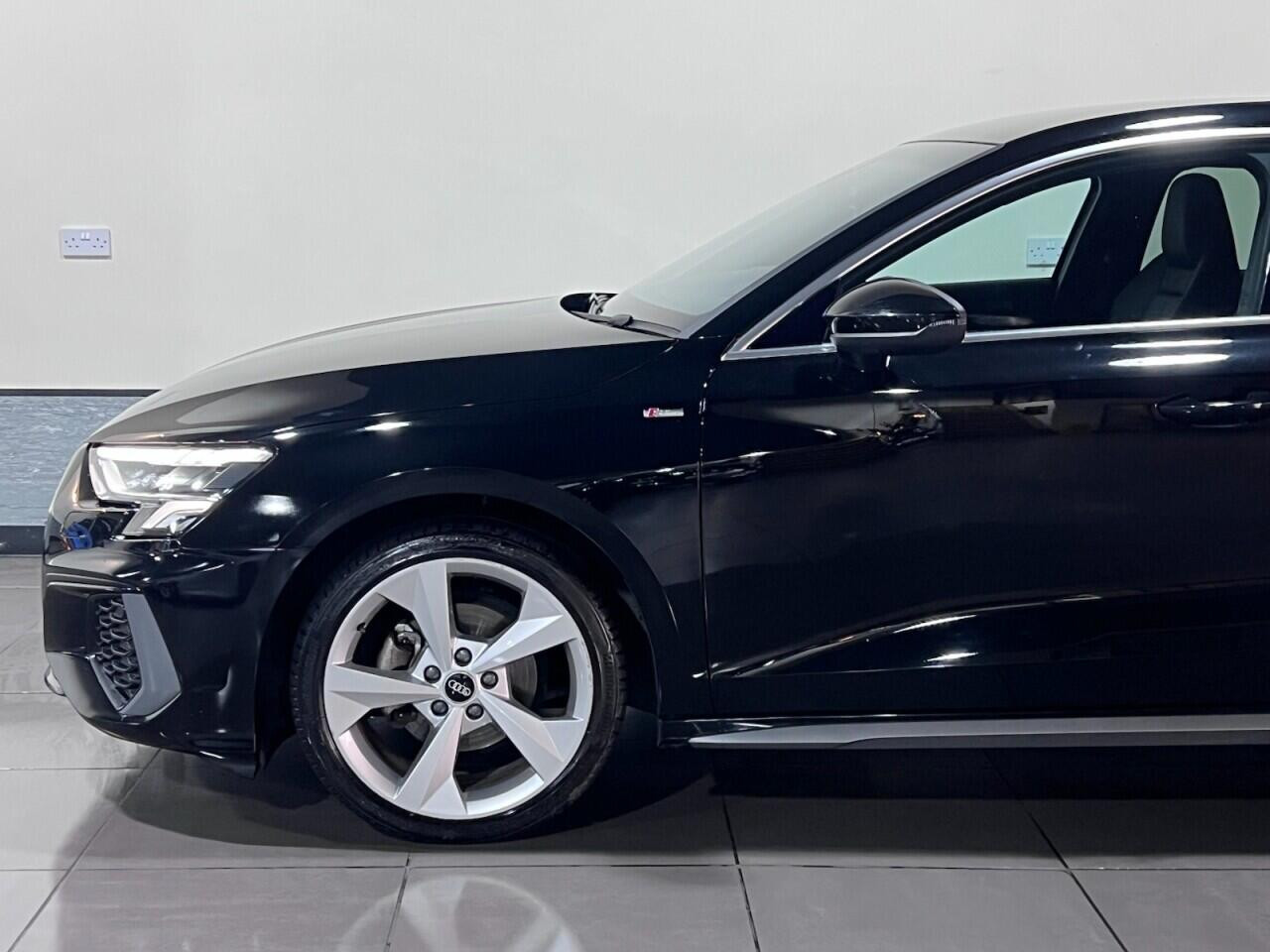 Voiture
                                                 Audi A3 1.5 TFSI 35 S line Sportback 5dr Petrol Manual Euro 6 (s/s) (150 ps)