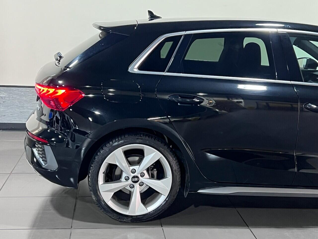 Voiture
                                                 Audi A3 1.5 TFSI 35 S line Sportback 5dr Petrol Manual Euro 6 (s/s) (150 ps)