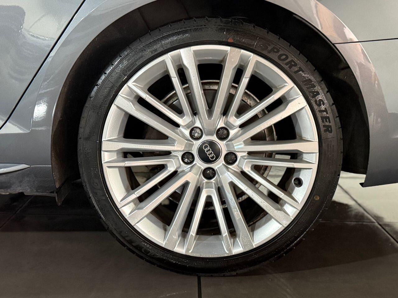 
                                                Voiture
                                                 Audi A4 AVANT 2.0 TDI 35 S line Estate 5dr Diesel S Tronic Euro 6 (s/s) (150 ps)