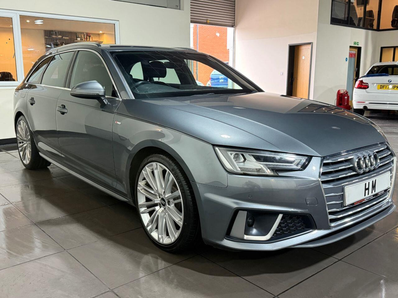 
                                                Voiture
                                                 Audi A4 AVANT 2.0 TDI 35 S line Estate 5dr Diesel S Tronic Euro 6 (s/s) (150 ps)