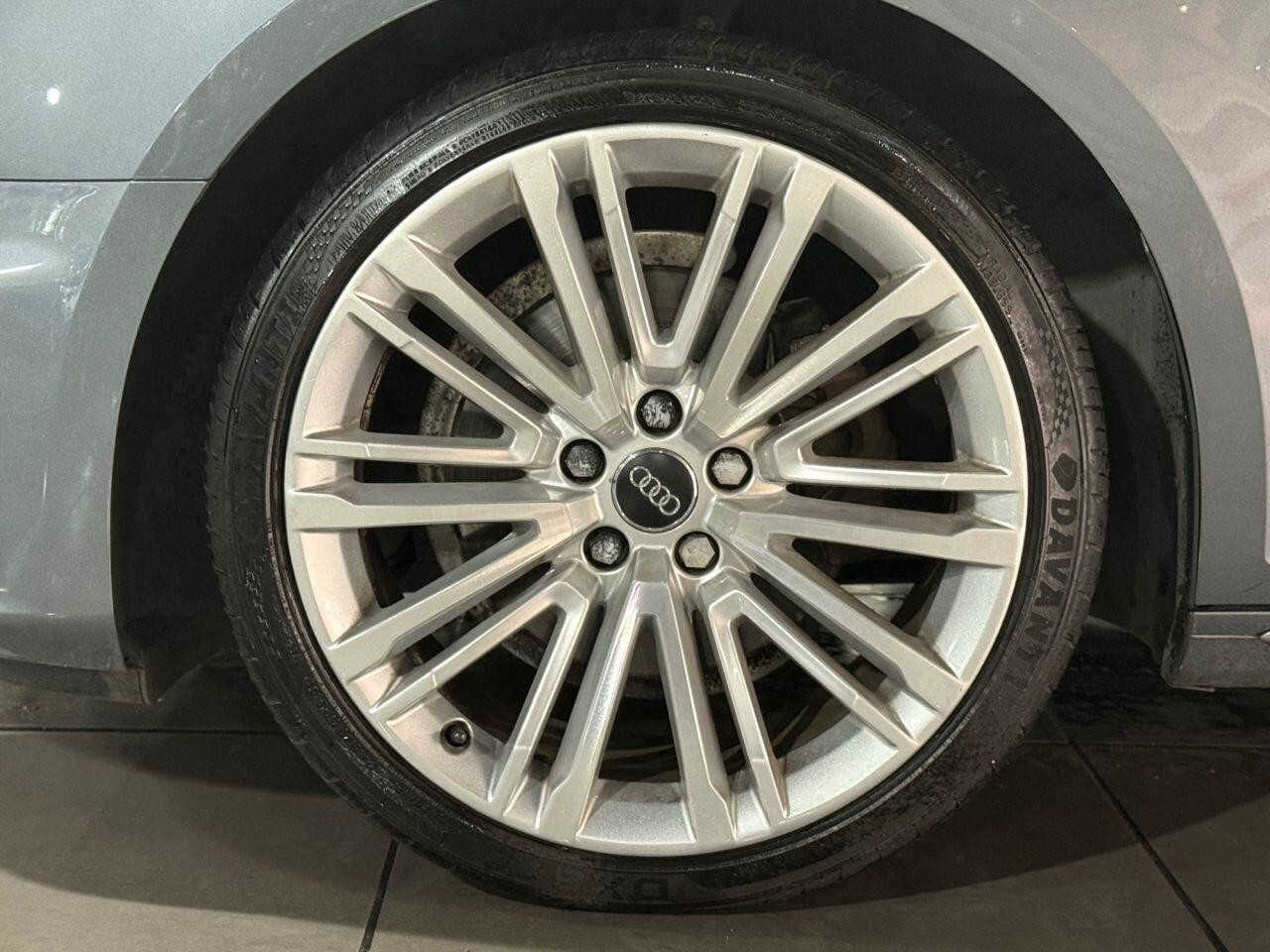 
                                                Voiture
                                                 Audi A4 AVANT 2.0 TDI 35 S line Estate 5dr Diesel S Tronic Euro 6 (s/s) (150 ps)