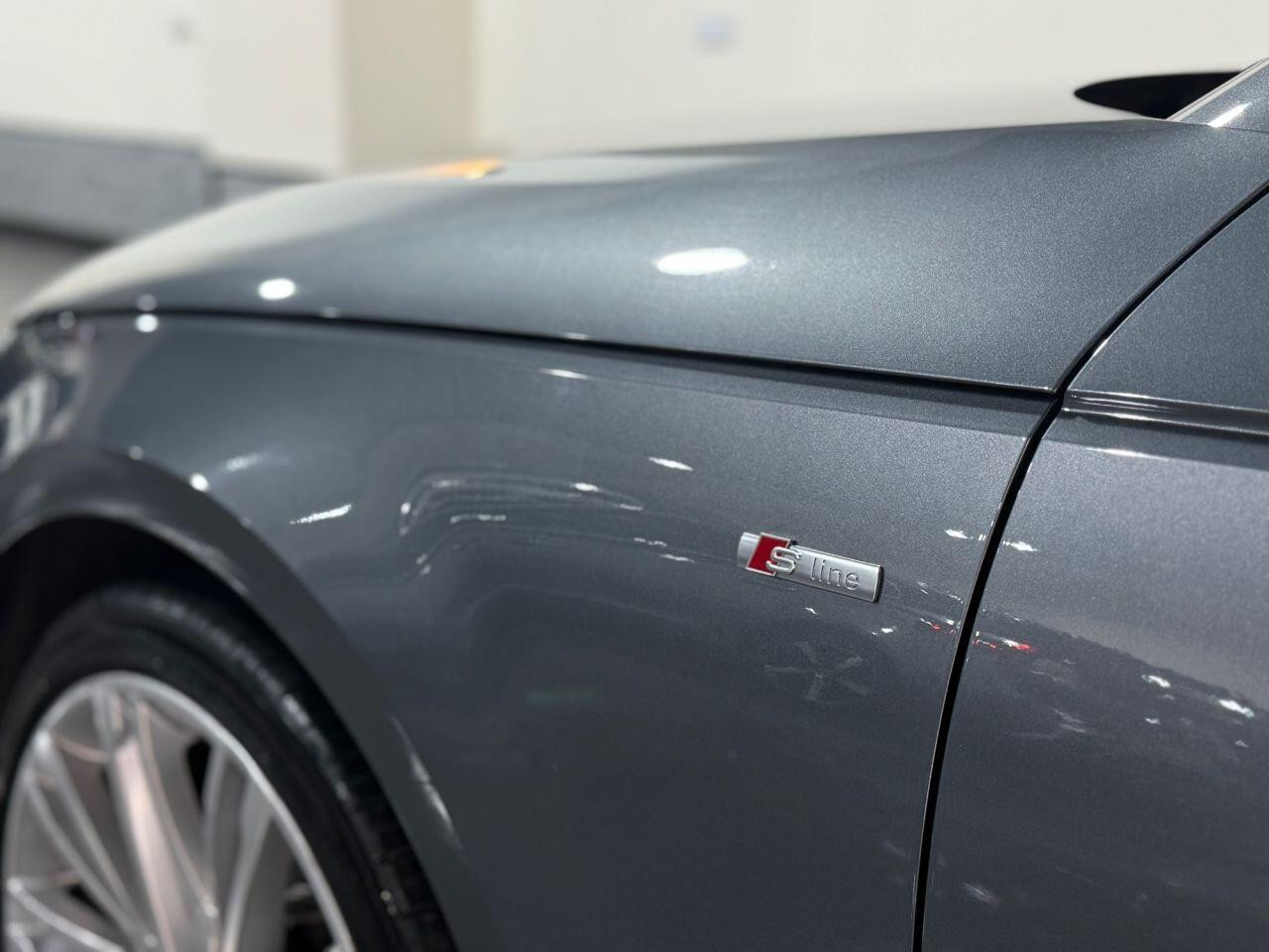 
                                                Voiture
                                                 Audi A4 AVANT 2.0 TDI 35 S line Estate 5dr Diesel S Tronic Euro 6 (s/s) (150 ps)