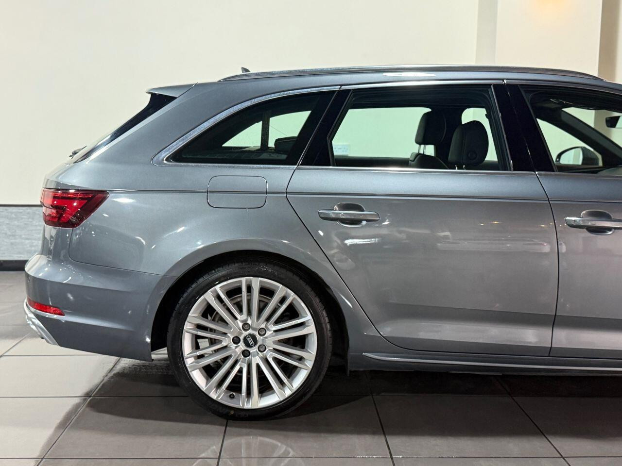 
                                                Voiture
                                                 Audi A4 AVANT 2.0 TDI 35 S line Estate 5dr Diesel S Tronic Euro 6 (s/s) (150 ps)