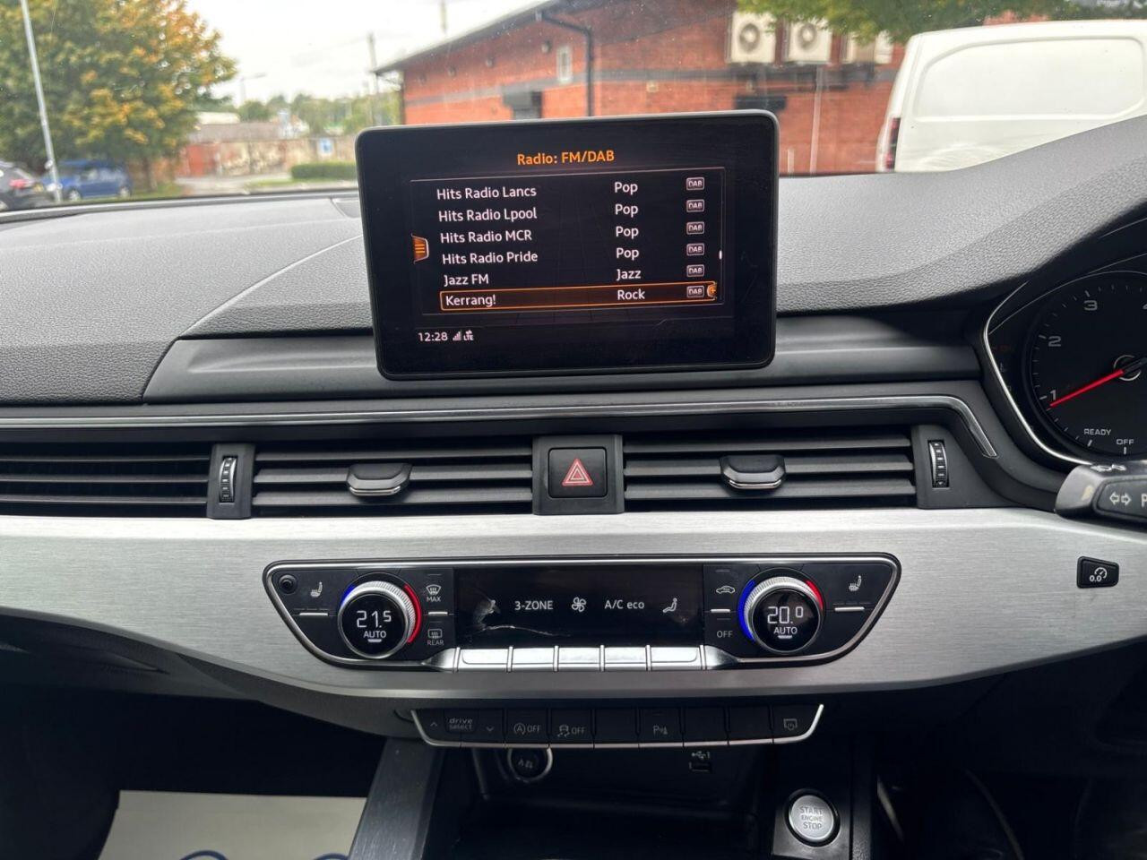 
                                                Voiture
                                                 Audi A5 2.0 TDI S line Coupe 2dr Diesel S Tronic Euro 6 (s/s) (190 ps)