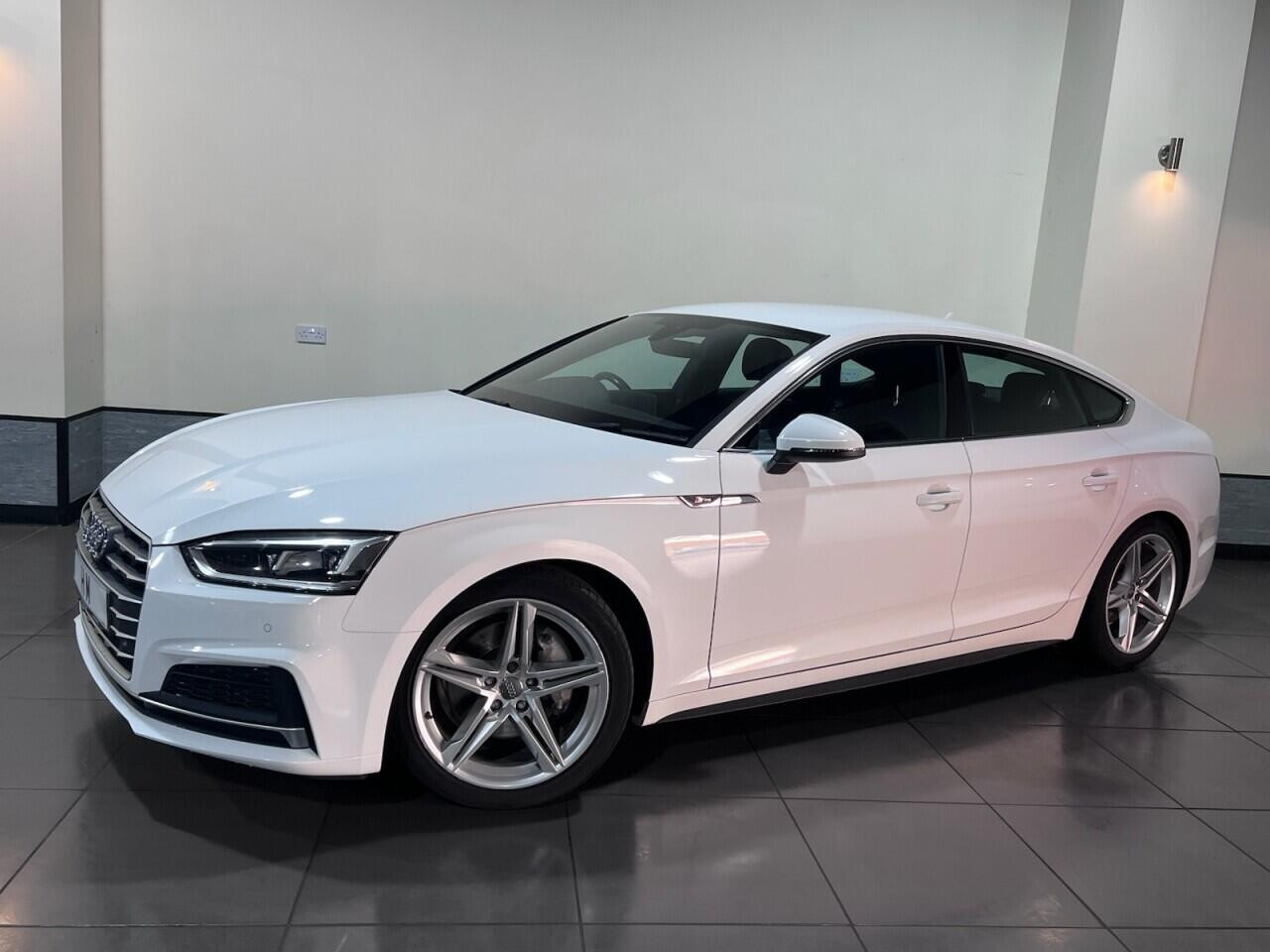 Voiture
                                                 Audi A5 2.0 TDI ultra S line Sportback 5dr Diesel S Tronic Euro 6 (s/s) (190 ps)