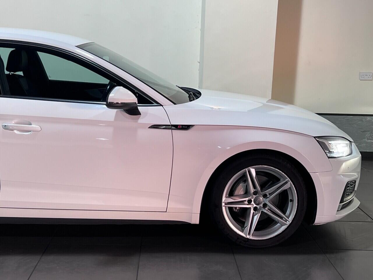 Voiture
                                                 Audi A5 2.0 TDI ultra S line Sportback 5dr Diesel S Tronic Euro 6 (s/s) (190 ps)