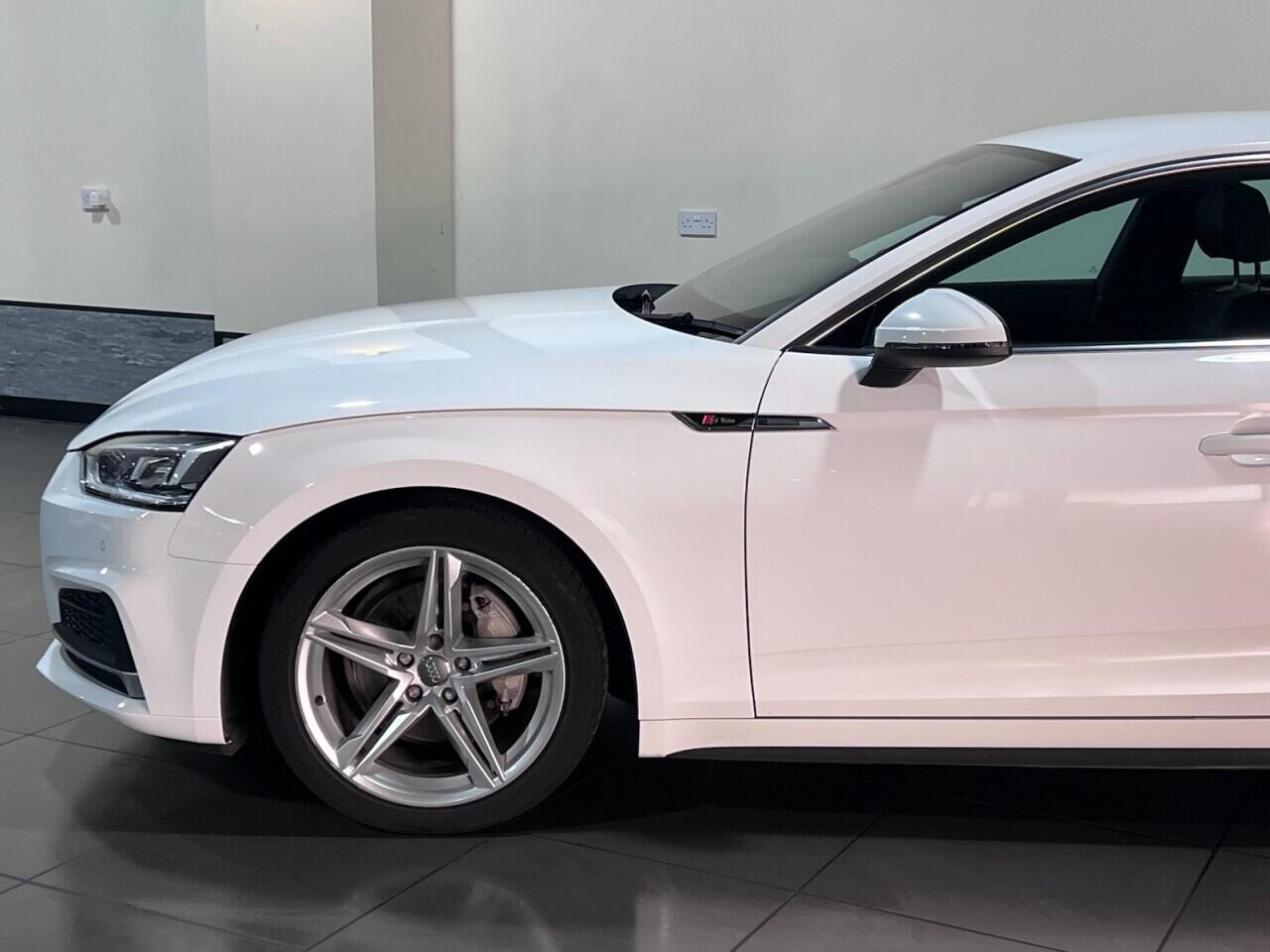 Voiture
                                                 Audi A5 2.0 TDI ultra S line Sportback 5dr Diesel S Tronic Euro 6 (s/s) (190 ps)