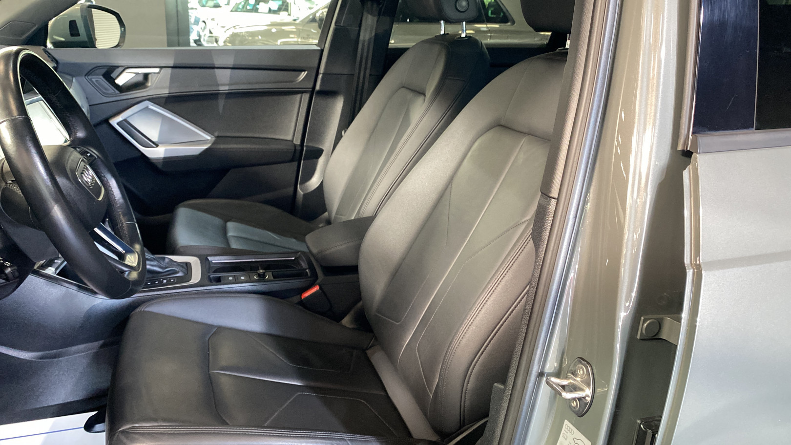 
                                                Voiture
                                                 Audi Audi Q3 SLINE BUSINESS ÉDITION