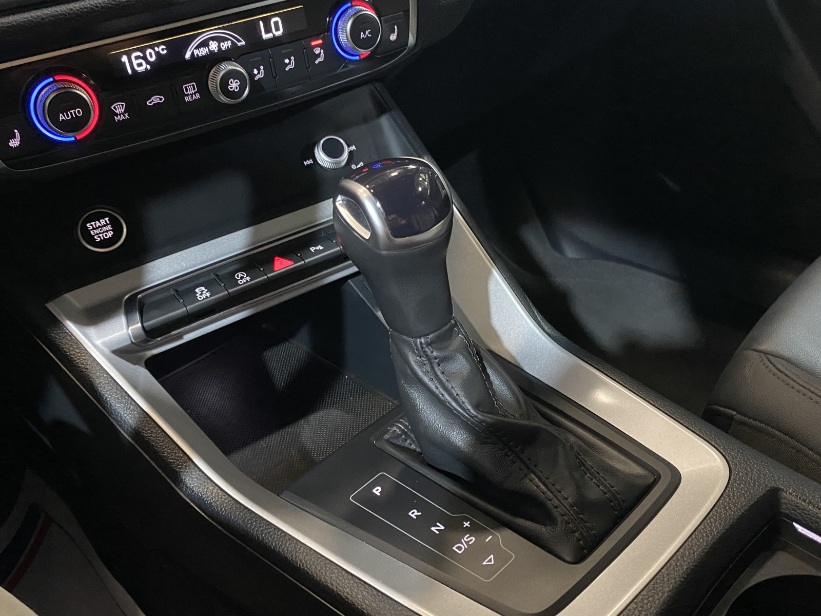 
                                                Voiture
                                                 Audi Audi Q3 SLINE BUSINESS ÉDITION