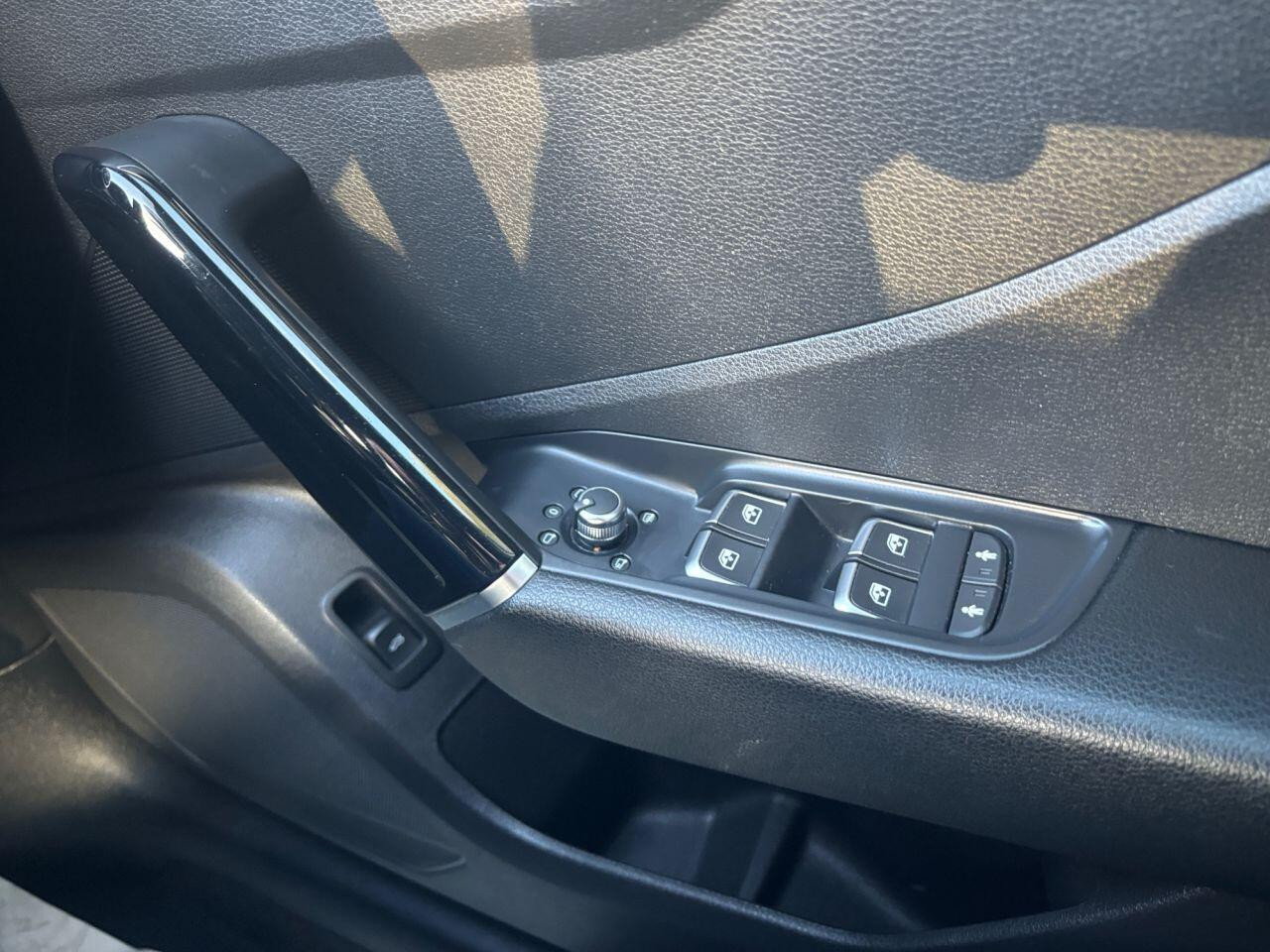 
                                                Voiture
                                                 Audi Q2 1.0 TFSI 30 Black Edition SUV 5dr Petrol Manual Euro 6 (s/s) (116 ps) 85K MOT 12/26 FSH ULEZ