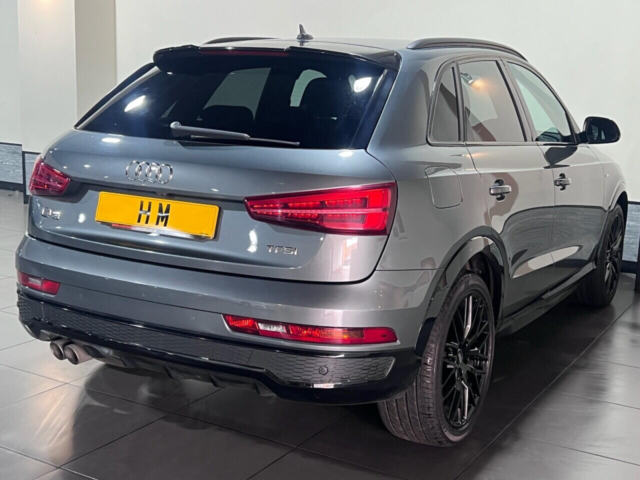 Voiture
                                                 Audi Q3 1.4 TFSI CoD Black Edition SUV 5dr Petrol S Tronic Euro 6 (s/s) (150 ps)