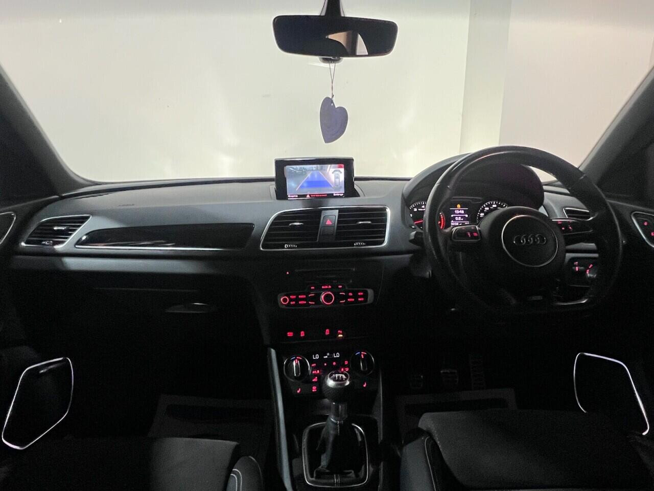 Voiture
                                                 Audi Q3 1.4 TFSI CoD Black Edition SUV 5dr Petrol S Tronic Euro 6 (s/s) (150 ps)