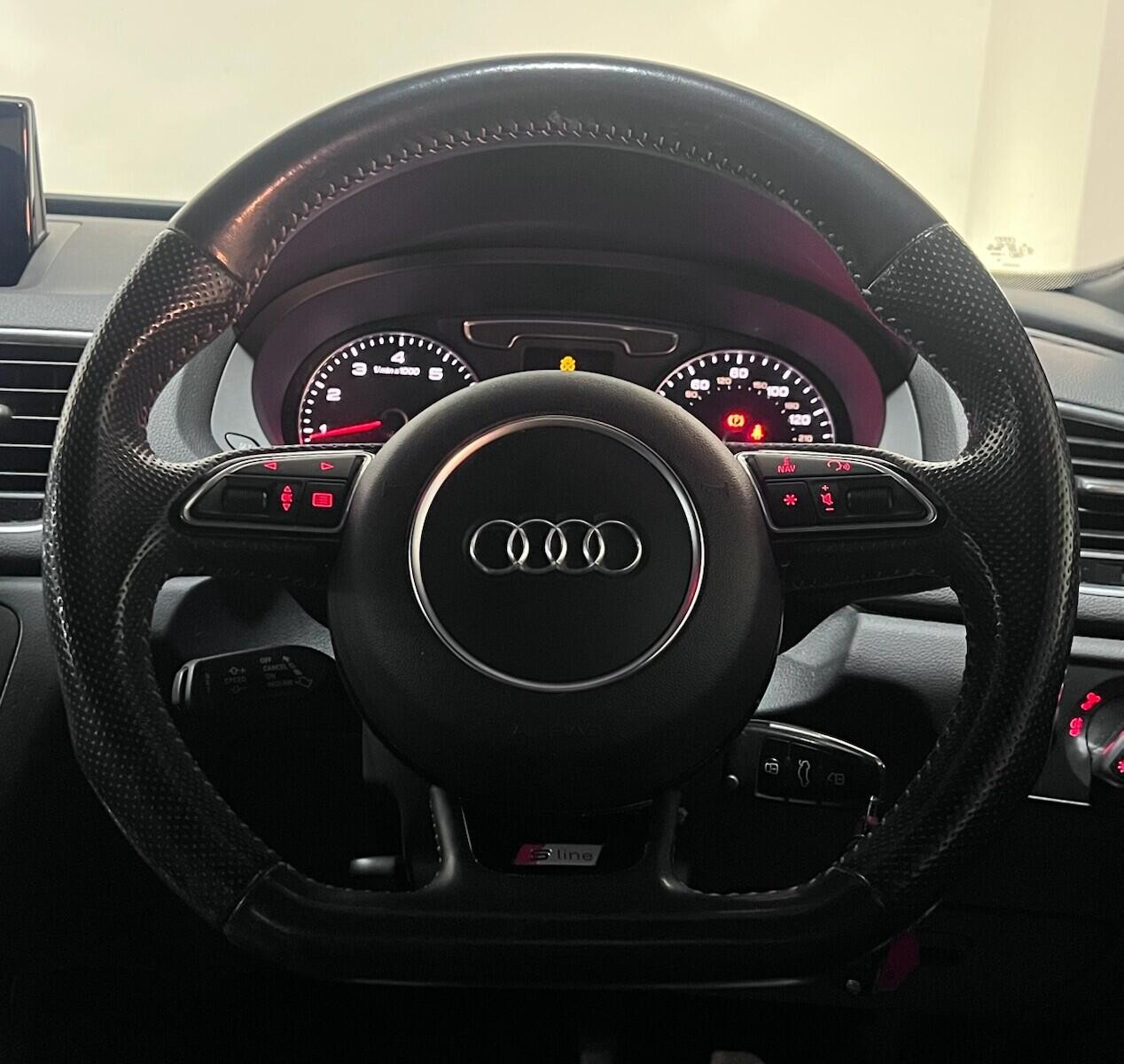 Voiture
                                                 Audi Q3 1.4 TFSI CoD Black Edition SUV 5dr Petrol S Tronic Euro 6 (s/s) (150 ps)