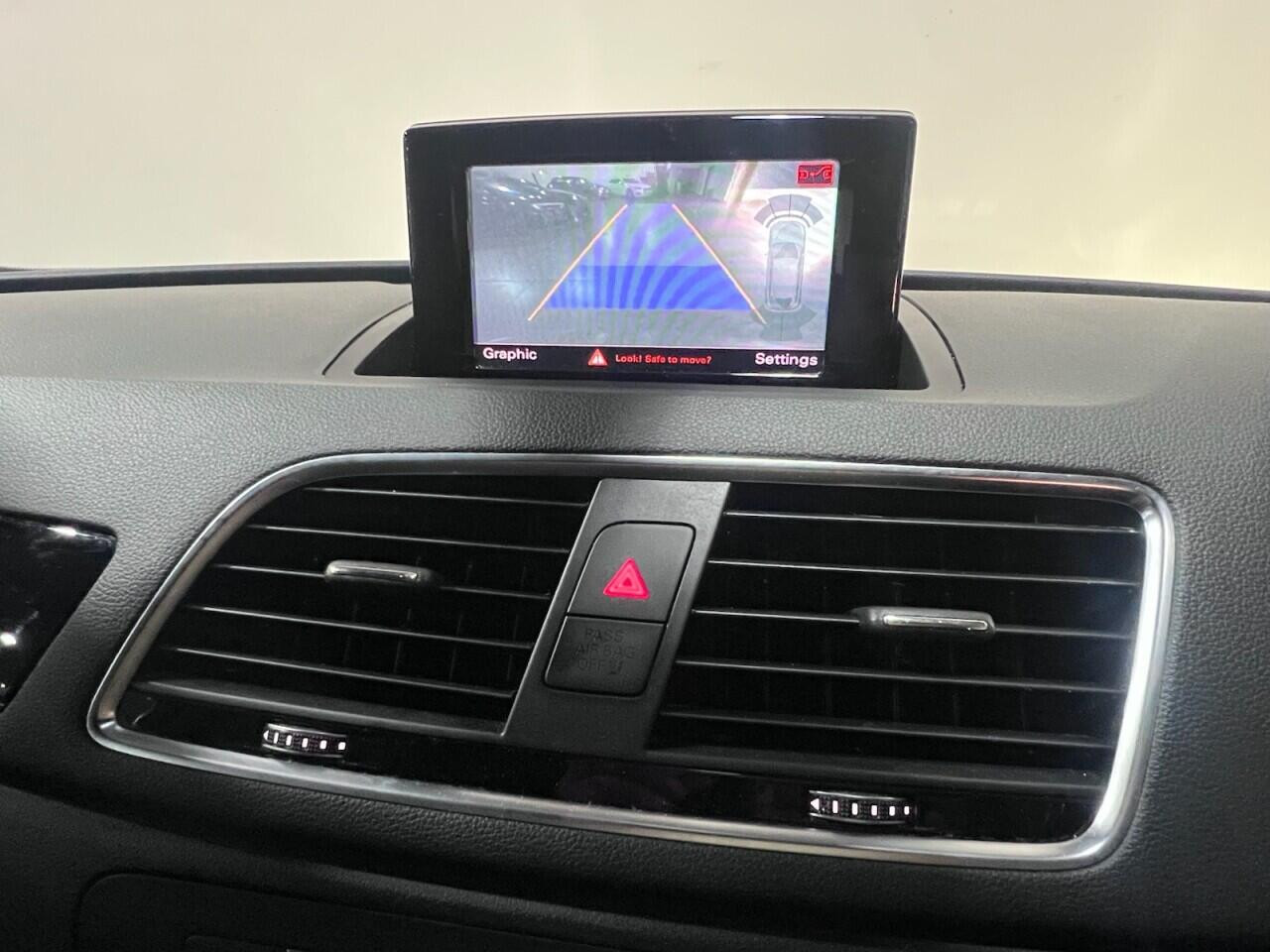 Voiture
                                                 Audi Q3 1.4 TFSI CoD Black Edition SUV 5dr Petrol S Tronic Euro 6 (s/s) (150 ps)