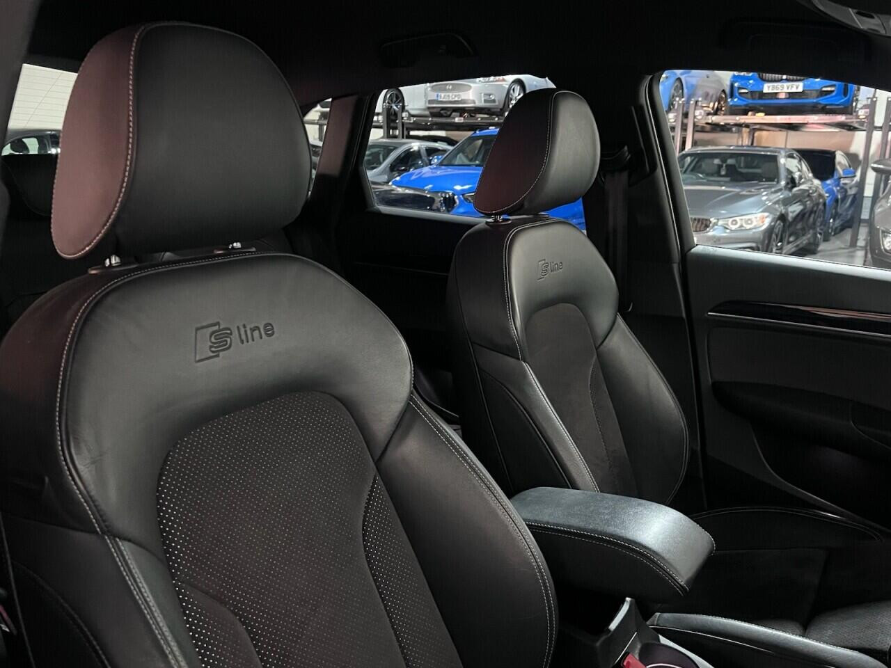 Voiture
                                                 Audi Q3 1.4 TFSI CoD Black Edition SUV 5dr Petrol S Tronic Euro 6 (s/s) (150 ps)