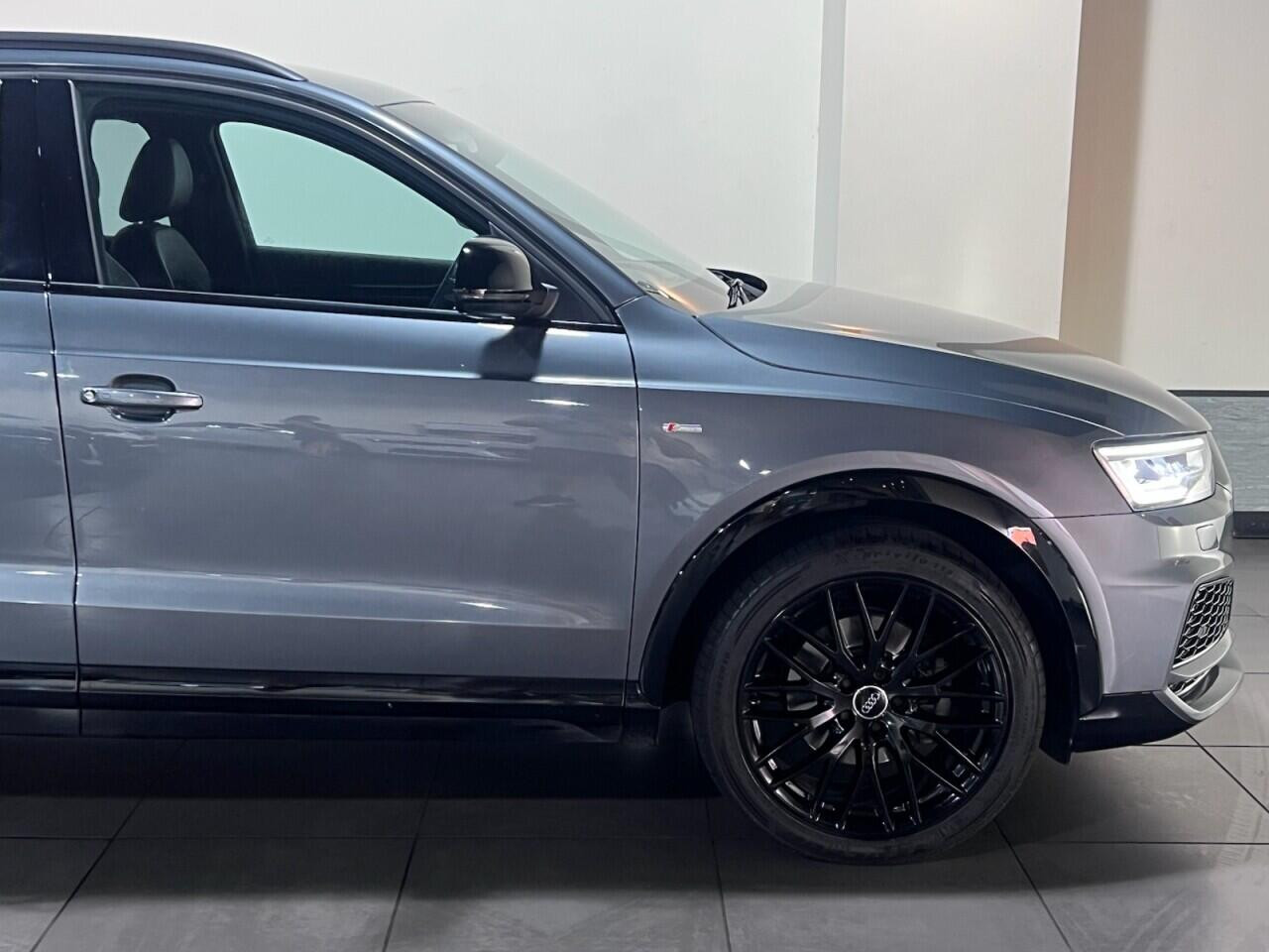 Voiture
                                                 Audi Q3 1.4 TFSI CoD Black Edition SUV 5dr Petrol S Tronic Euro 6 (s/s) (150 ps)