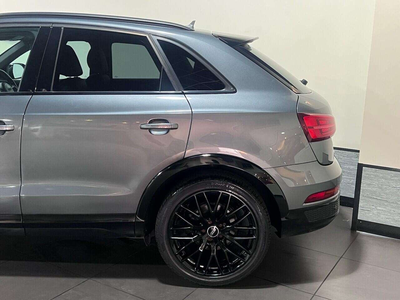 Voiture
                                                 Audi Q3 1.4 TFSI CoD Black Edition SUV 5dr Petrol S Tronic Euro 6 (s/s) (150 ps)