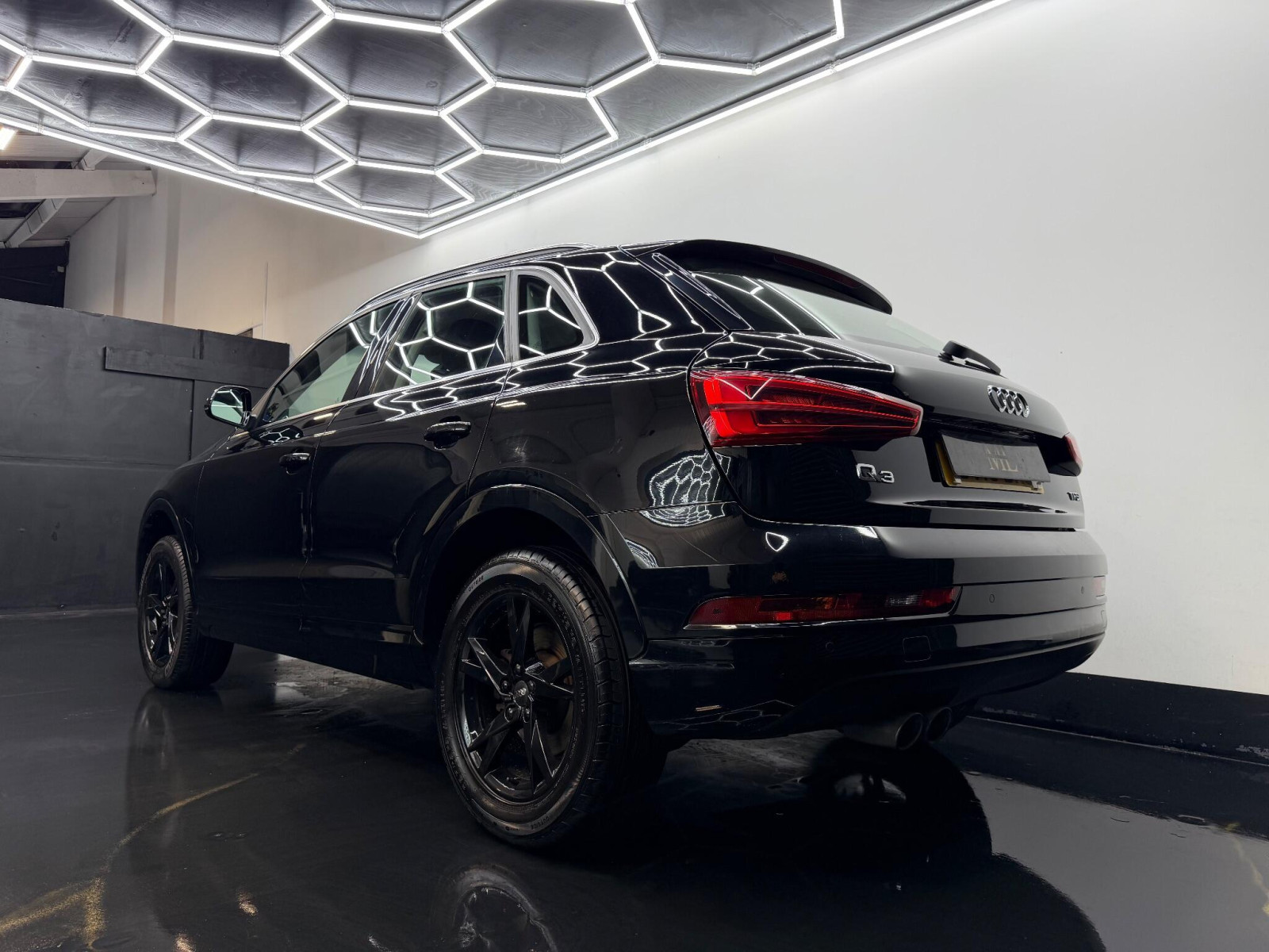 
                                                Voiture
                                                 Audi Q3 2.0 TDI S line Edition S Tronic quattro Euro 6 (s/s) 5dr