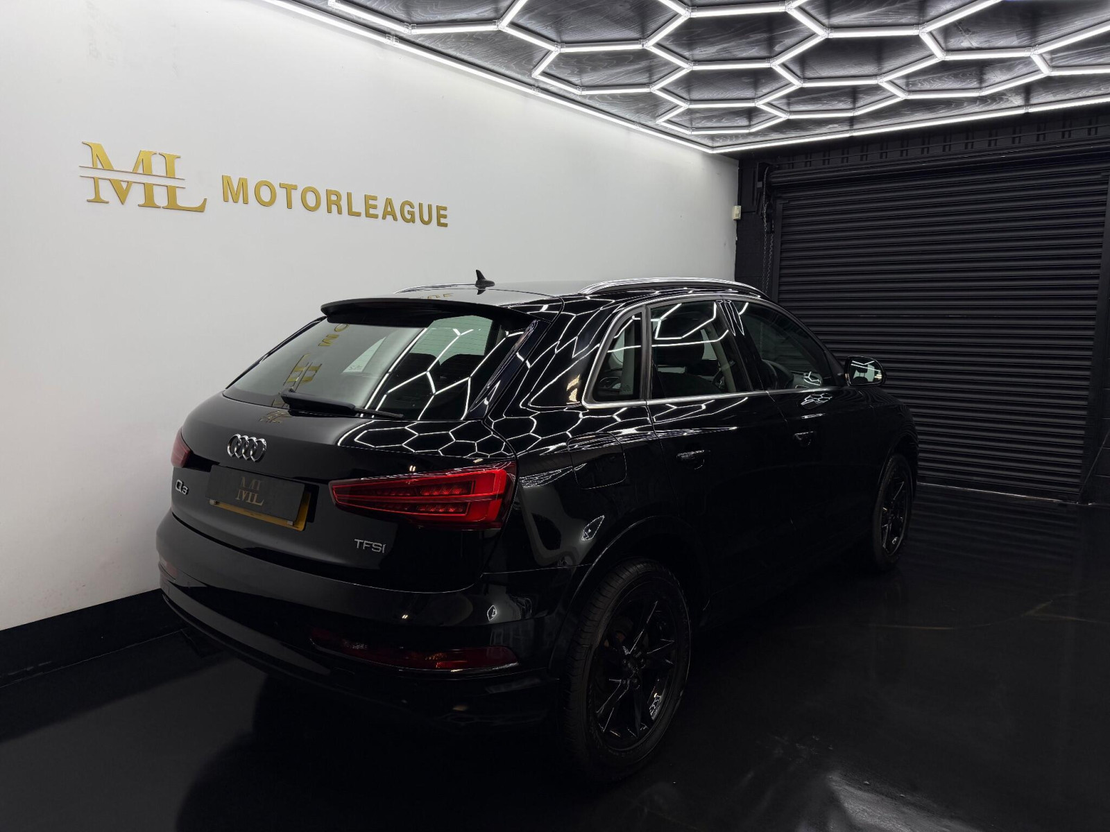 
                                                Voiture
                                                 Audi Q3 2.0 TDI S line Edition S Tronic quattro Euro 6 (s/s) 5dr