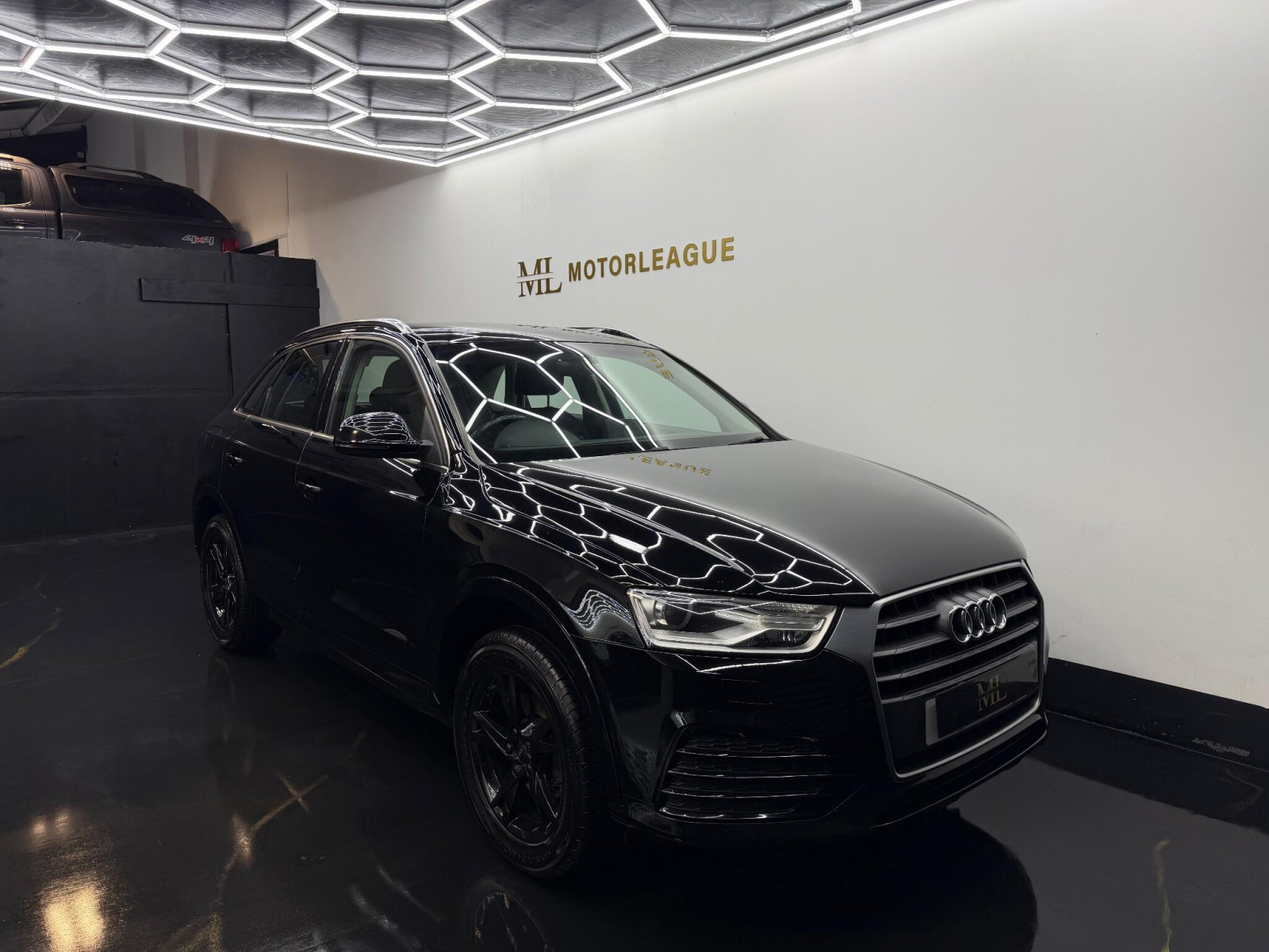 
                                                Voiture
                                                 Audi Q3 2.0 TDI S line Edition S Tronic quattro Euro 6 (s/s) 5dr