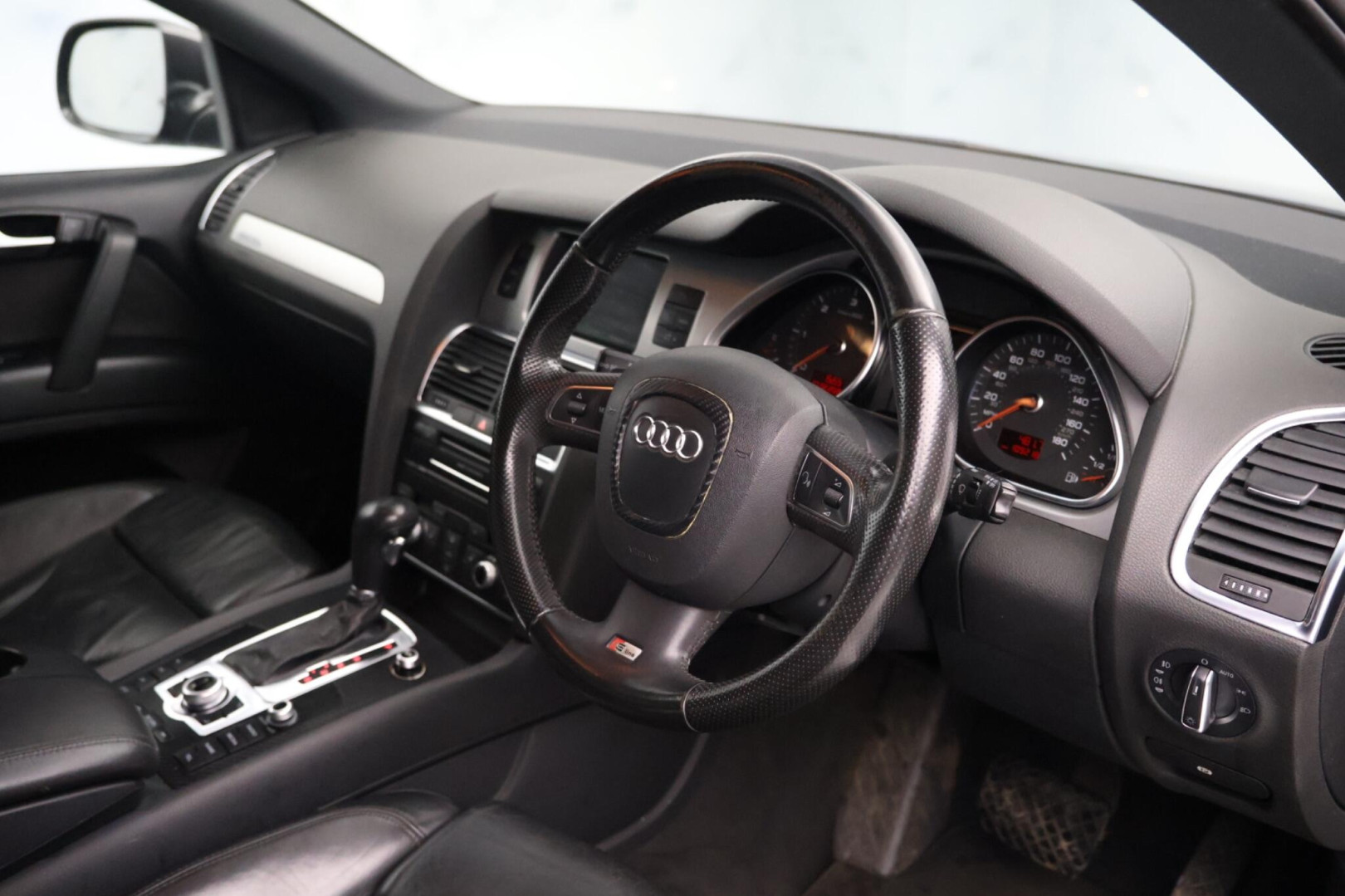
                                                Voiture
                                                 Audi Q7 3.0 TDI V6 S line Tiptronic quattro Euro 5 5dr