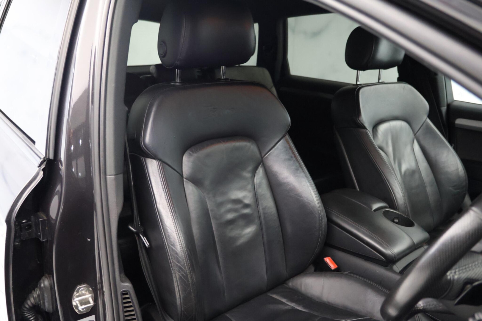 
                                                Voiture
                                                 Audi Q7 3.0 TDI V6 S line Tiptronic quattro Euro 5 5dr