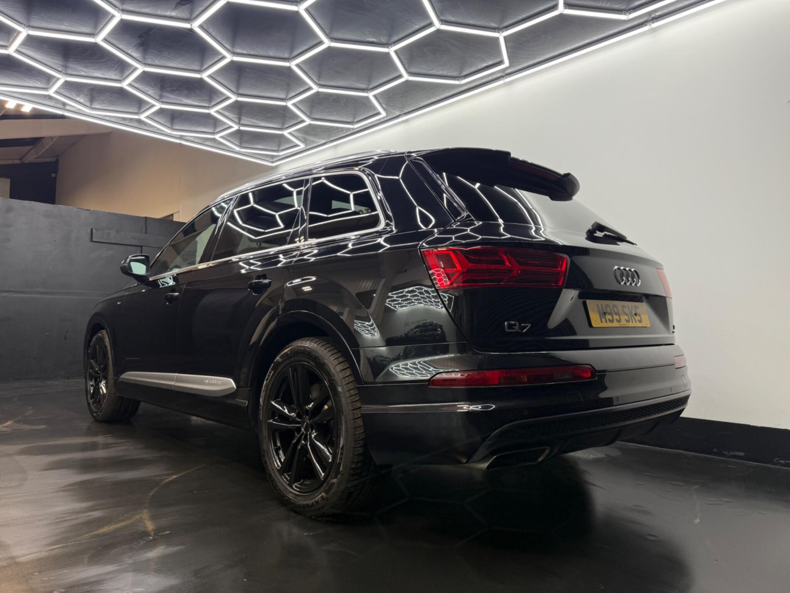 
                                                Voiture
                                                 Audi Q7 3.0 TDI V6 S line Tiptronic quattro Euro 6 (s/s) 5dr