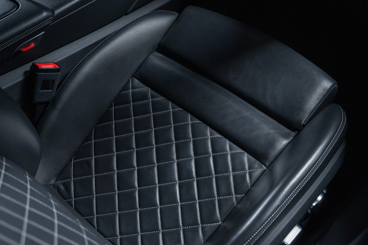 
                                                Voiture
                                                 Audi R8 (II.II) V10 Performance