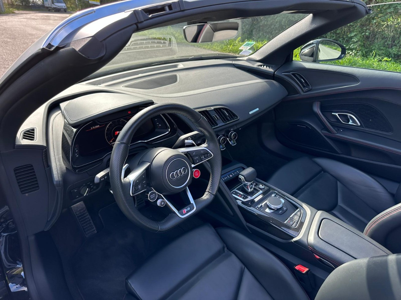 
                                                Voiture
                                                 Audi R8 Spyder