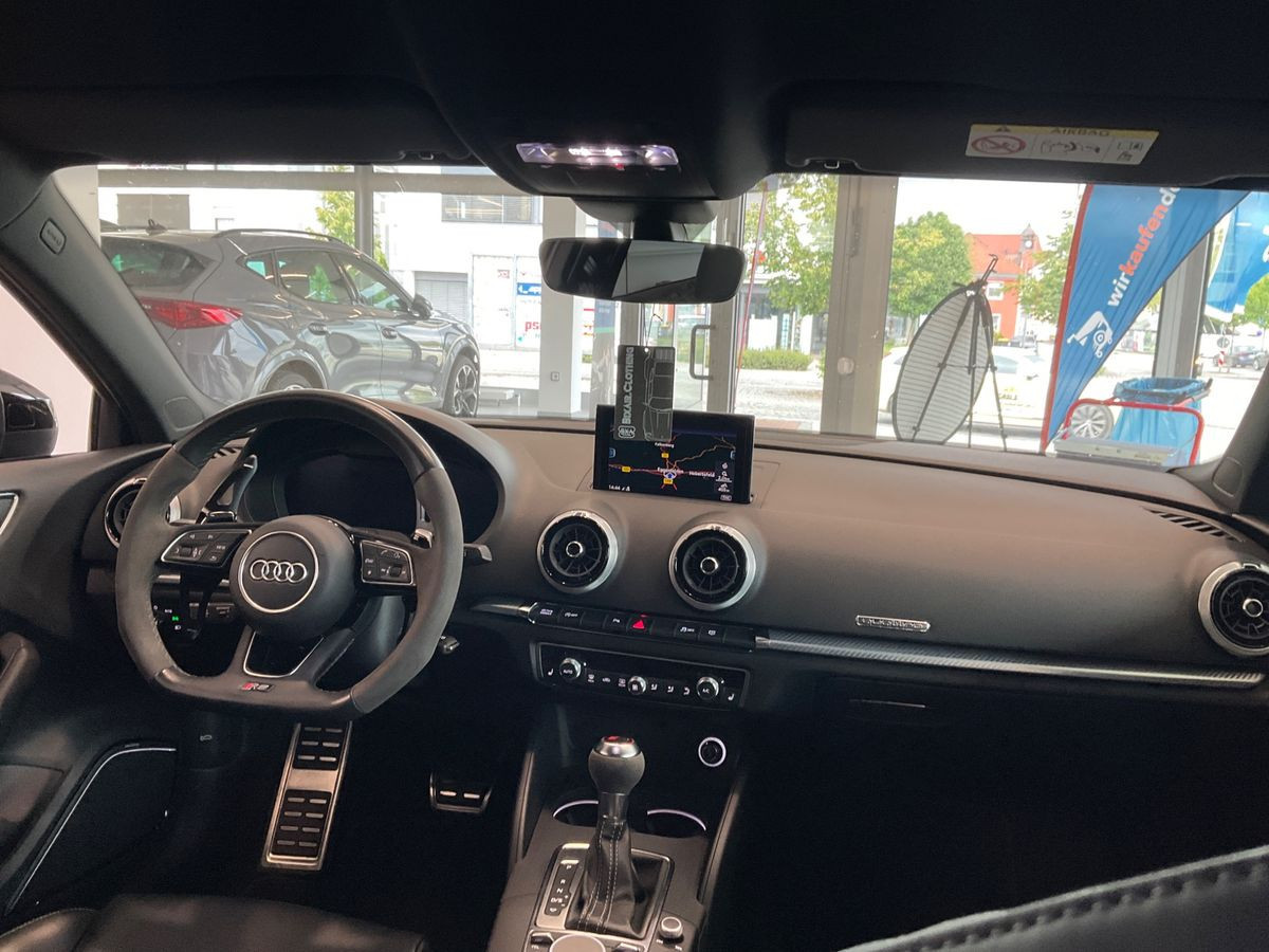 
                                                Voiture
                                                 Audi RS 3 2.5 TFSI Quattro