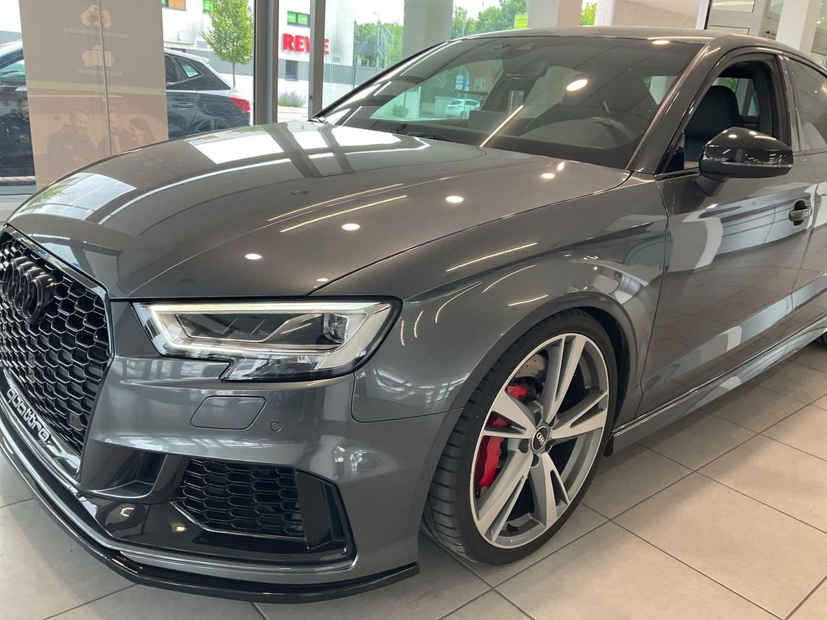 
                                                Voiture
                                                 Audi RS 3 2.5 TFSI Quattro