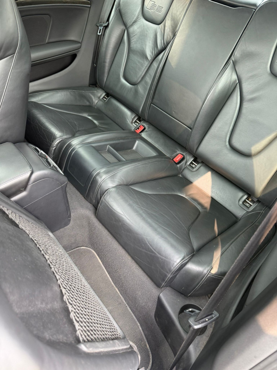 
                                                Voiture
                                                 Audi S5 V8 Quattro