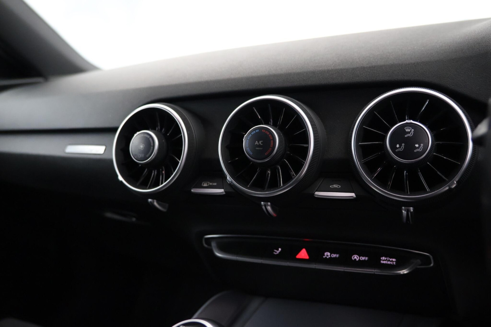 
                                                Voiture
                                                 Audi TT 2.0 TDI ultra Sport Euro 6 (s/s) 3dr
