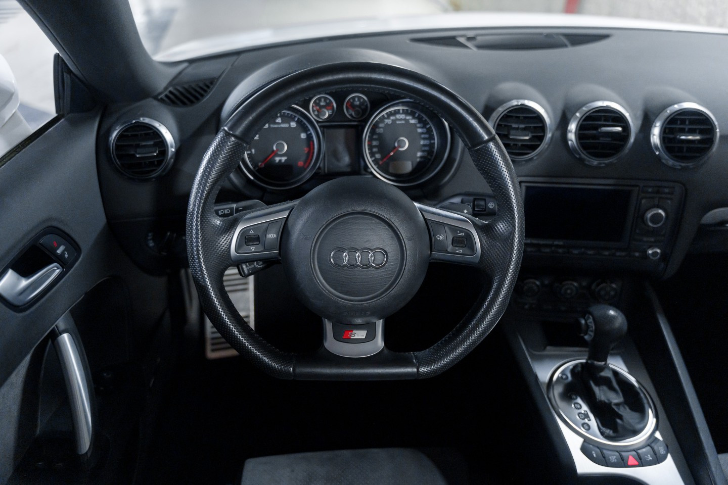 
                                                Voiture
                                                 Audi TT S-Line V6