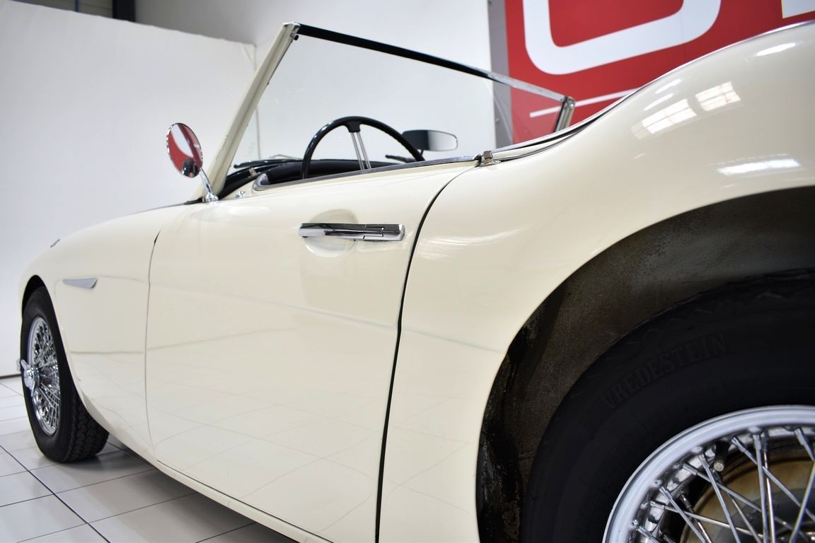 
                                                Voiture
                                                 AUSTIN HEALEY 3000 MK1 BT 7