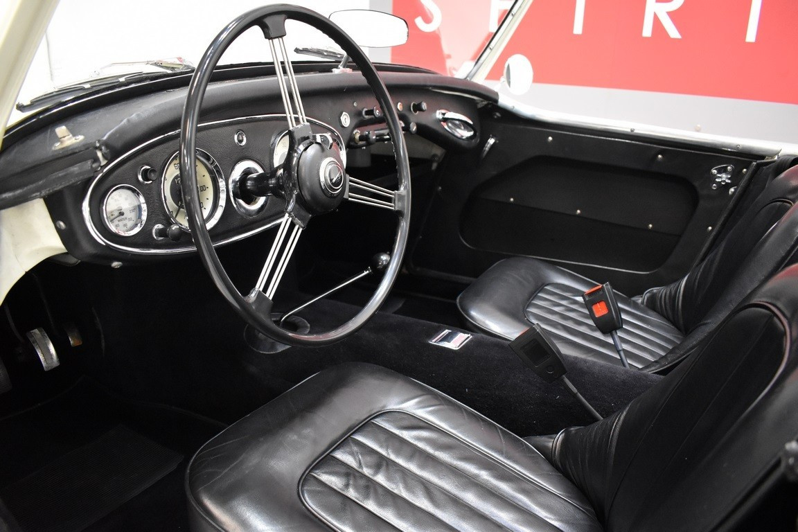 
                                                Voiture
                                                 AUSTIN HEALEY 3000 MK1 BT 7