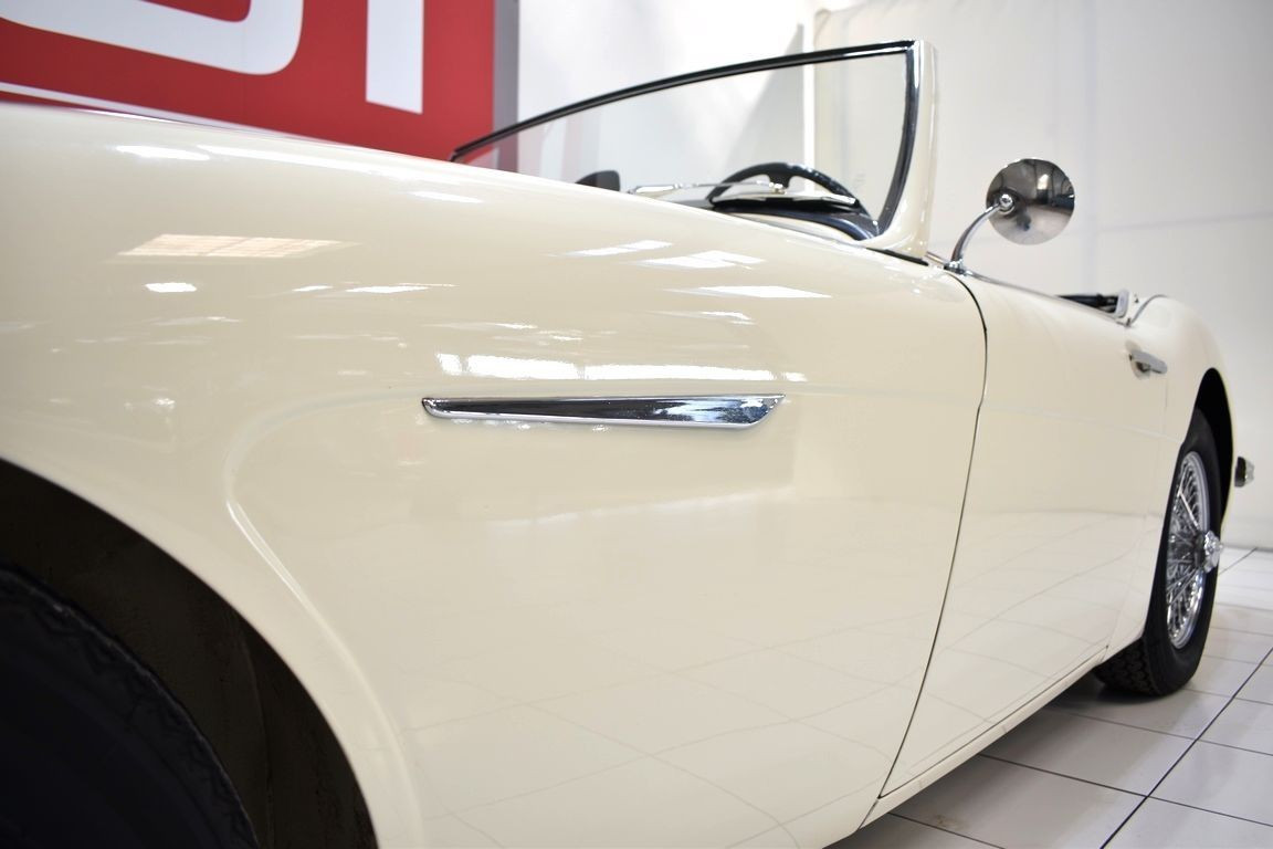 
                                                Voiture
                                                 AUSTIN HEALEY 3000 MK1 BT 7