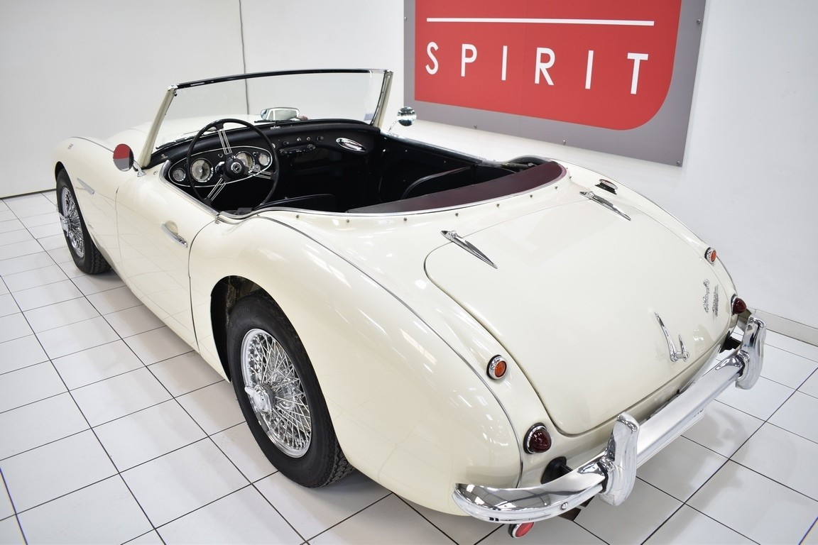 
                                                Voiture
                                                 AUSTIN HEALEY 3000 MK1 BT 7