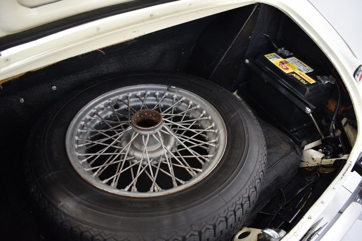 
                                                Voiture
                                                 AUSTIN HEALEY 3000 MK1 BT 7