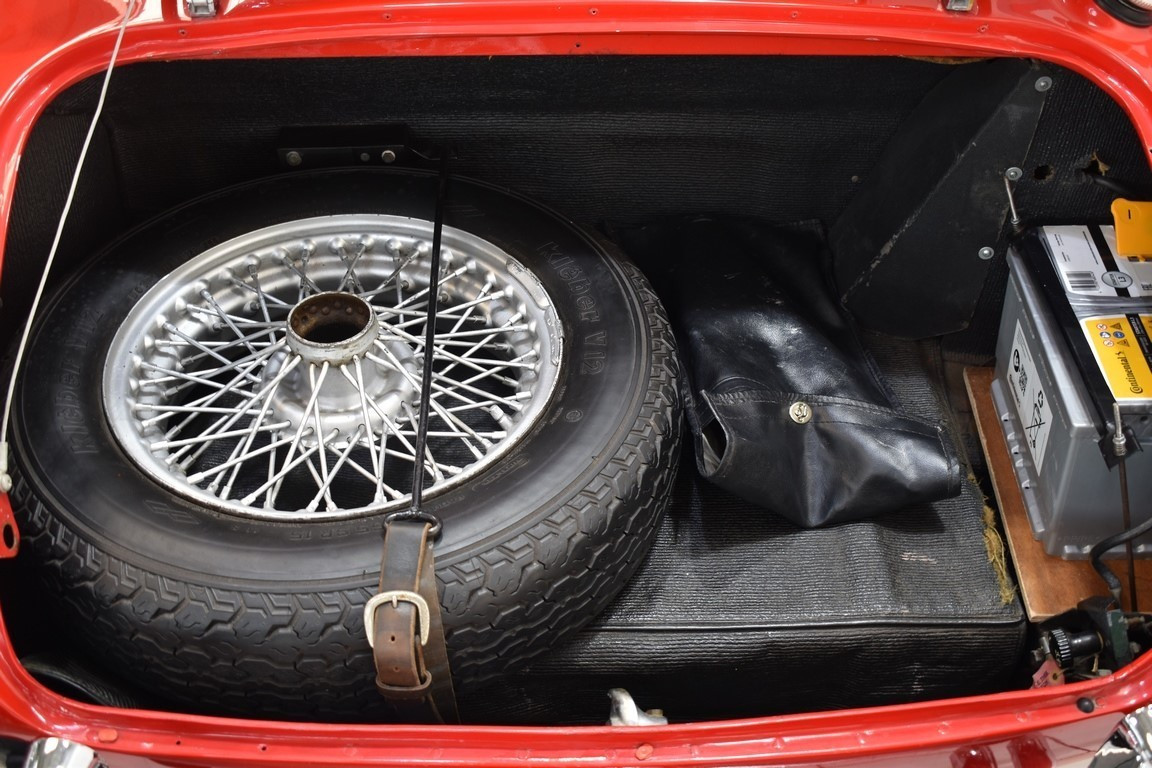 
                                                Voiture
                                                 AUSTIN HEALEY 3000 MKIII BJ8 Phase 1