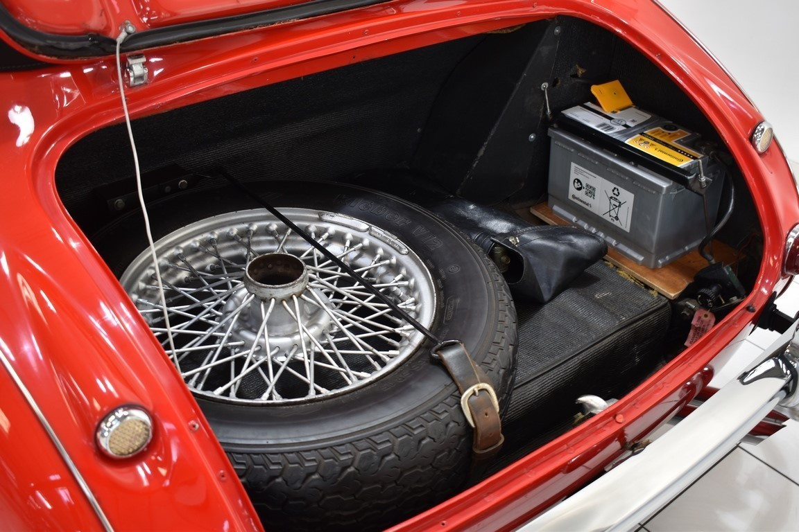 
                                                Voiture
                                                 AUSTIN HEALEY 3000 MKIII BJ8 Phase 1