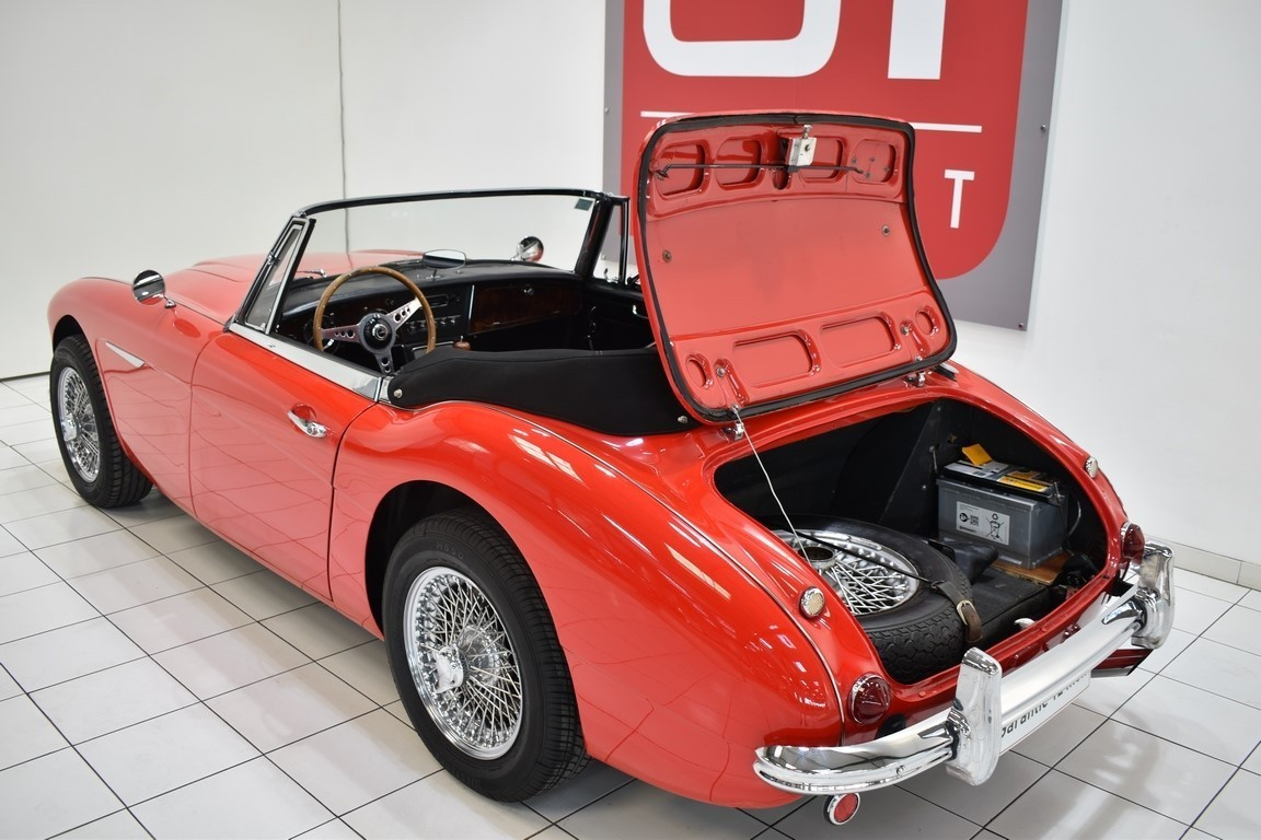 
                                                Voiture
                                                 AUSTIN HEALEY 3000 MKIII BJ8 Phase 1