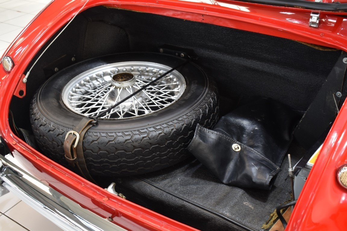 
                                                Voiture
                                                 AUSTIN HEALEY 3000 MKIII BJ8 Phase 1