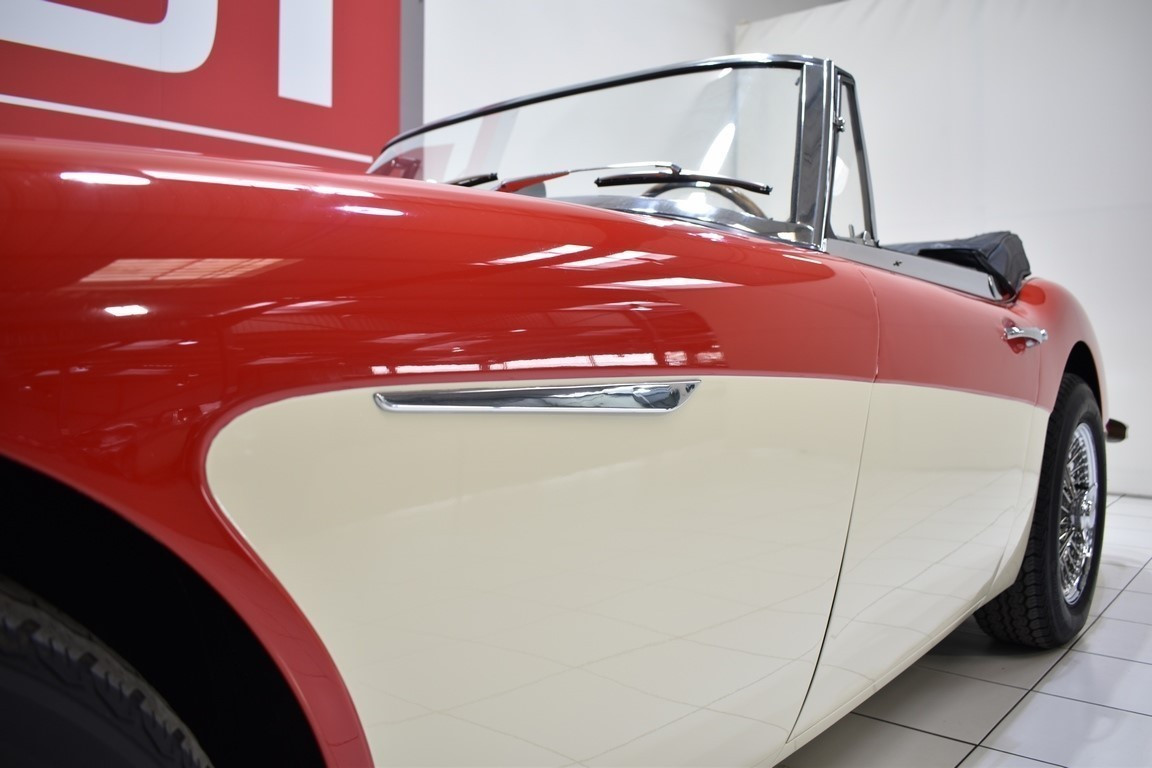 
                                                Voiture
                                                 AUSTIN HEALEY  3000 MKIII BJ8 Phase 2